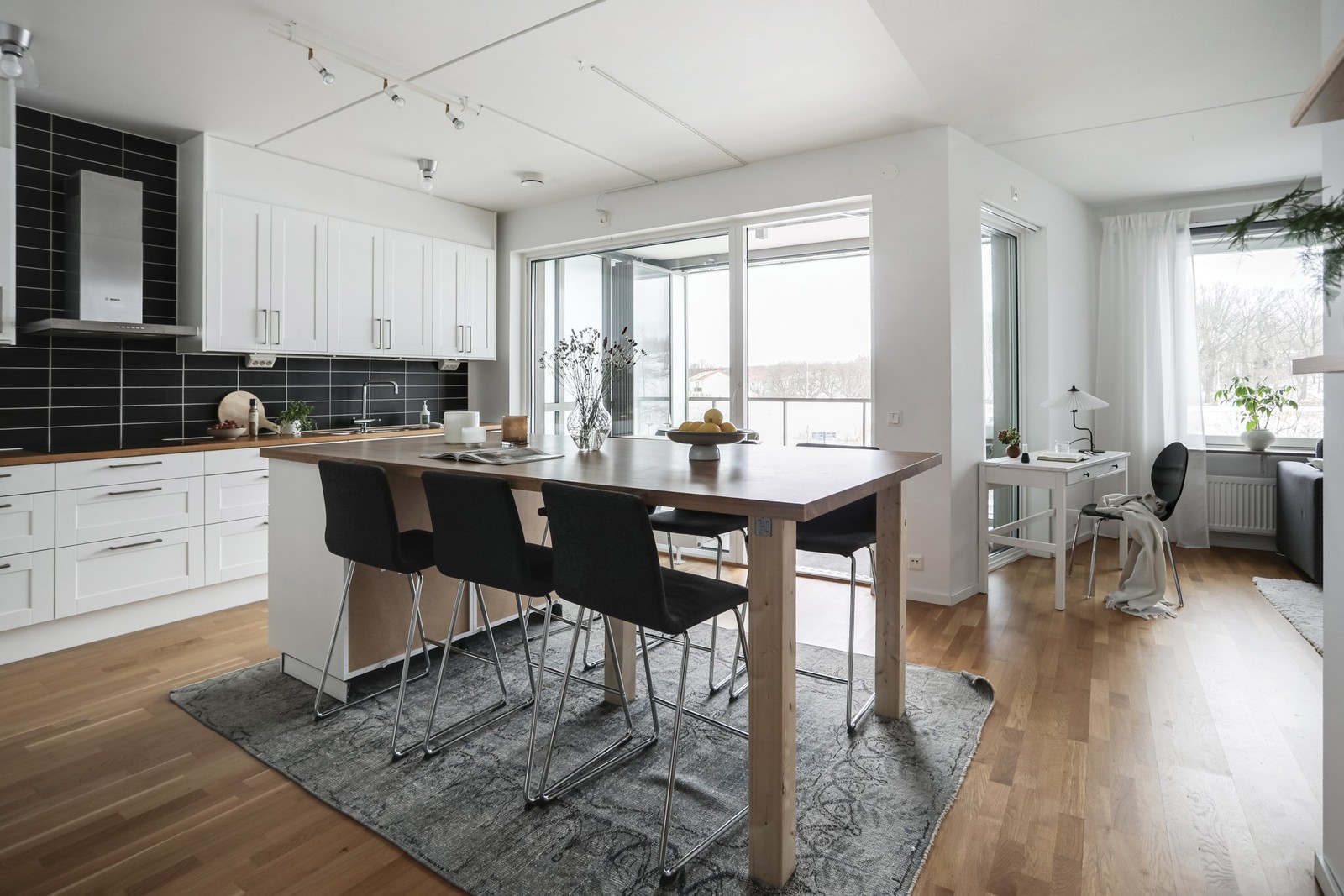 Ljust, stilrent och modernt är ledorden för denna bostad