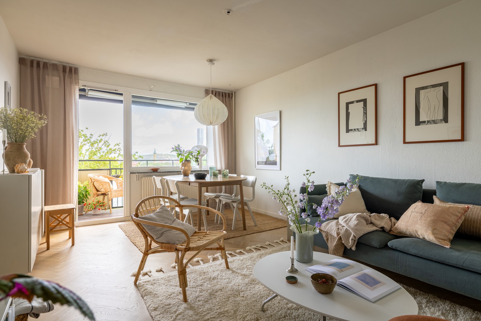 Äntligen har vi nöjet att presentera denna trivsamma tvåa på Haråsgatan 21!