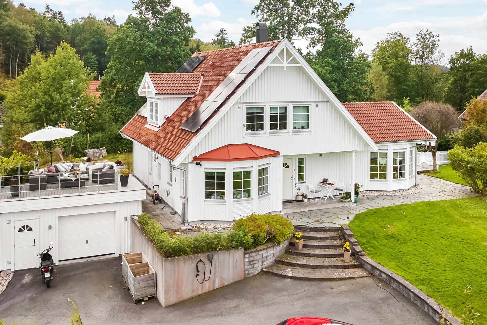 Underbar fastighet med högt läge i området