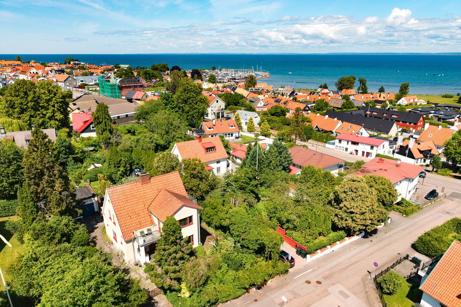 Villa Solhög - en gedigen fastighet med bra läge mitt i byn