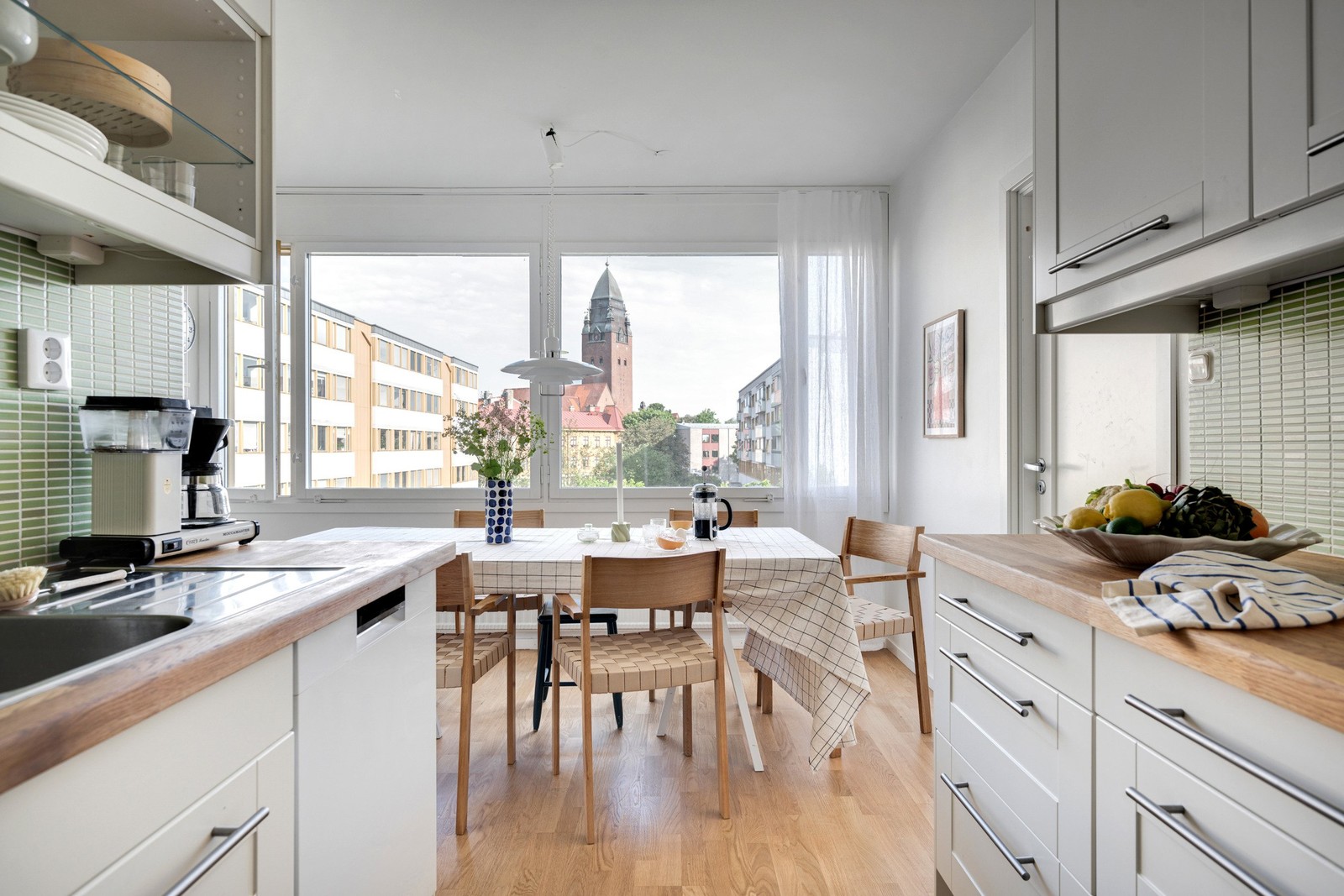 Välkommen till en träffsäker tvårummare i Nordens största bostadsrättsförening!