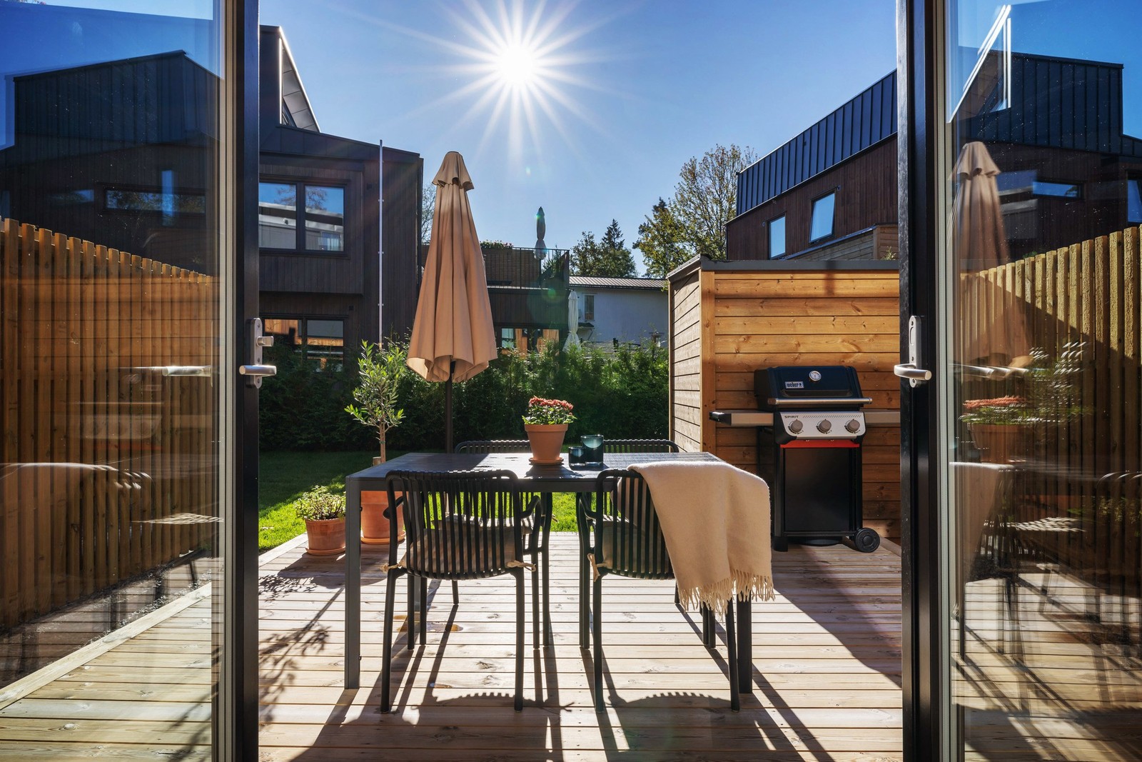 Härlig uteplats med mycket sol