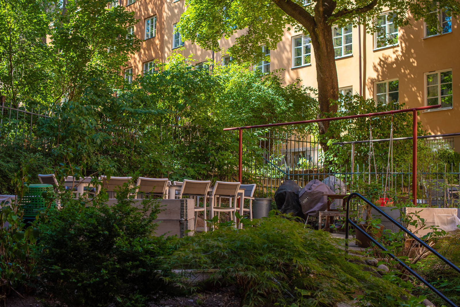 Innergård med plats att umgås och äta middagar