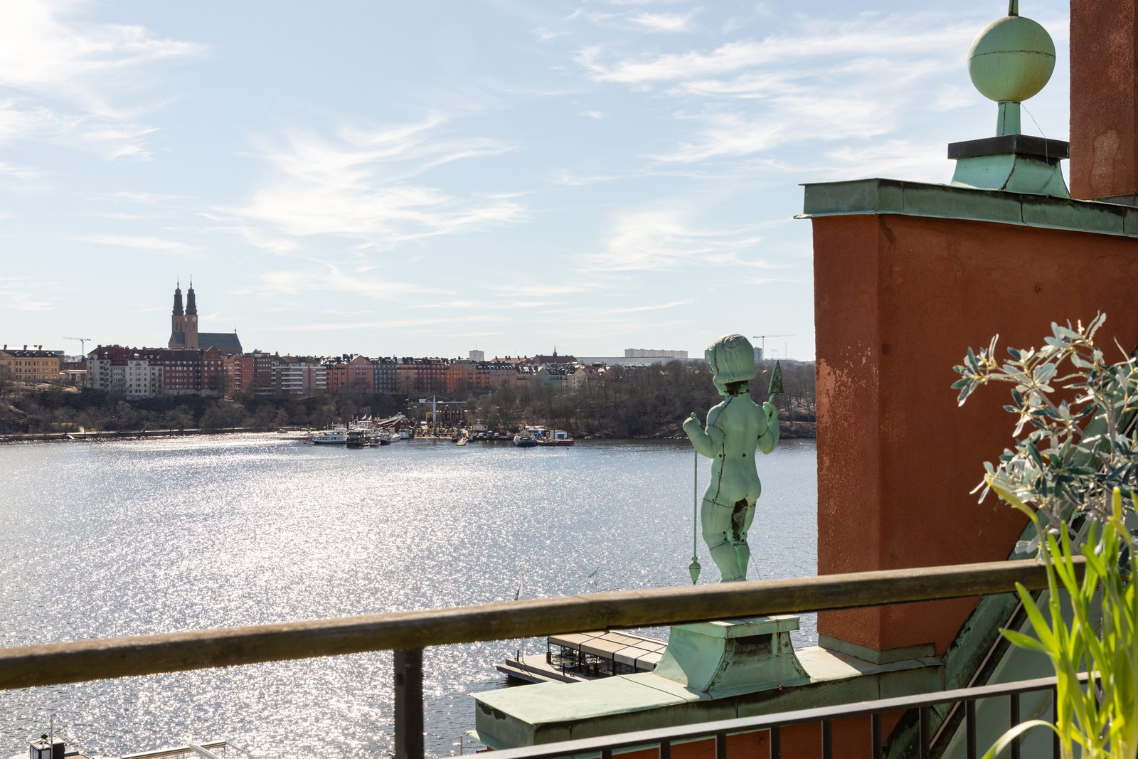 Föreningens gemensamma takterrass i söderläge.
