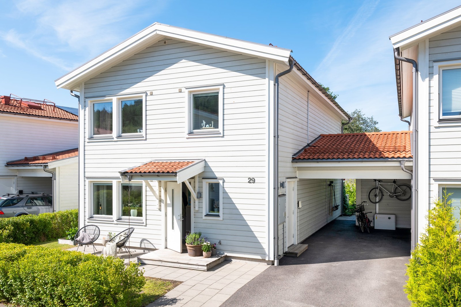 Välkommen till denna moderna familjeidyll på Bråta Mossevägen 29
