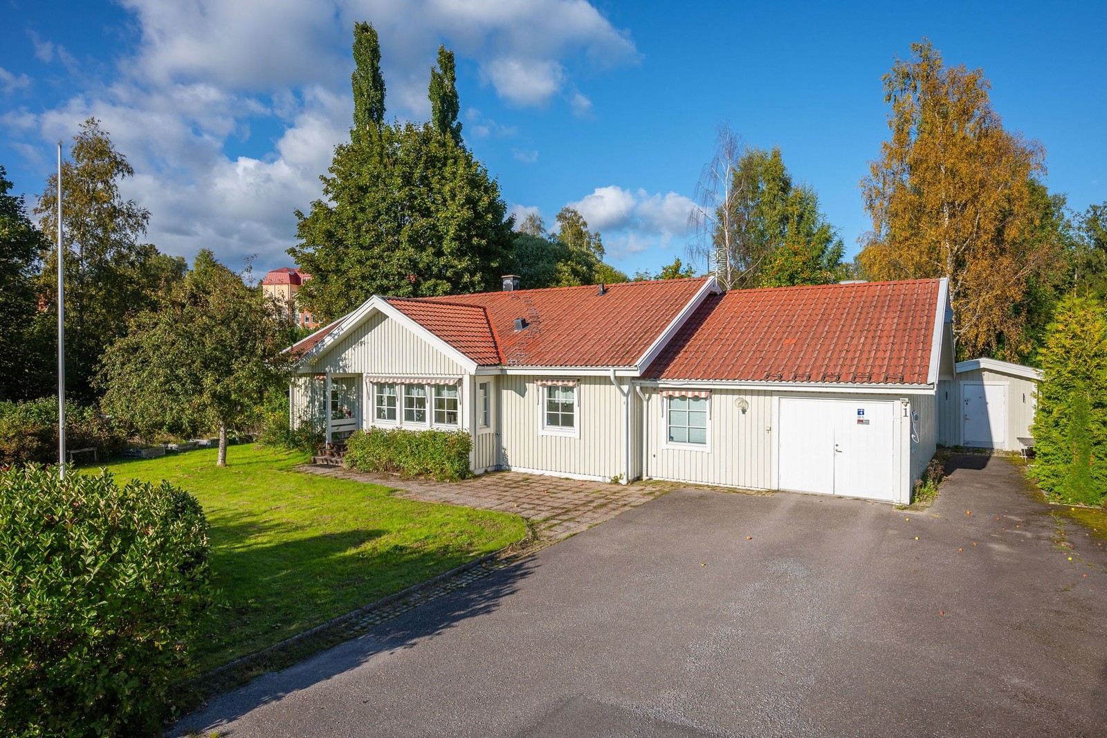Kaprifolvägen 1