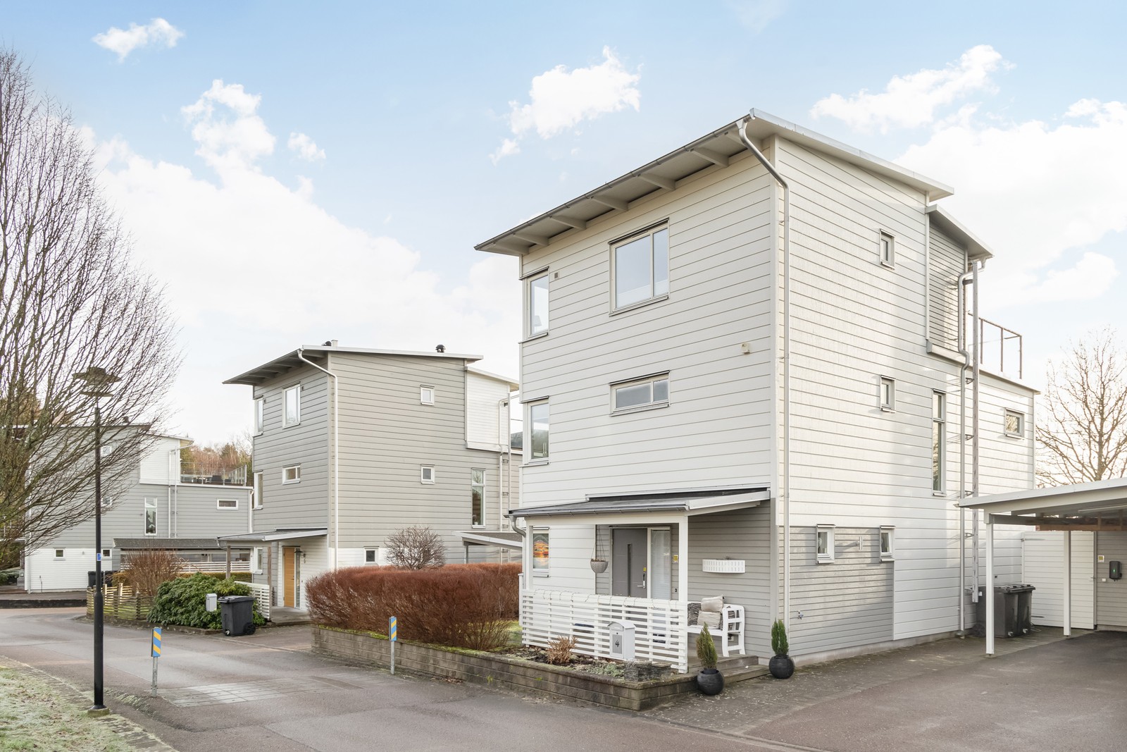 Välkomna till detta trivsamma hus i Lindome