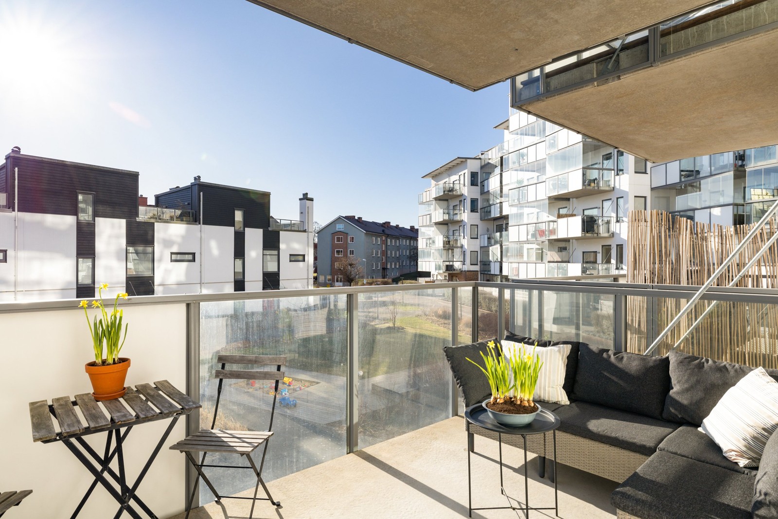 Välkomna till denna välplanerade bostad