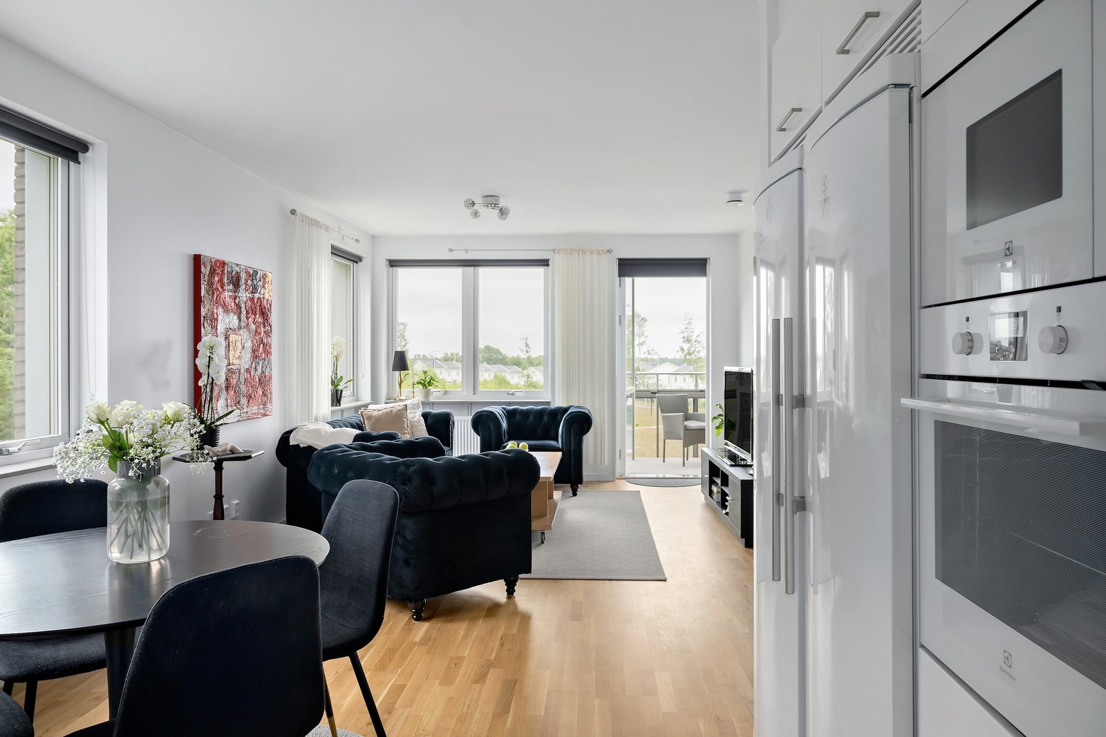 Kök och vardagsrum flyter ihop på ett socialt sätt