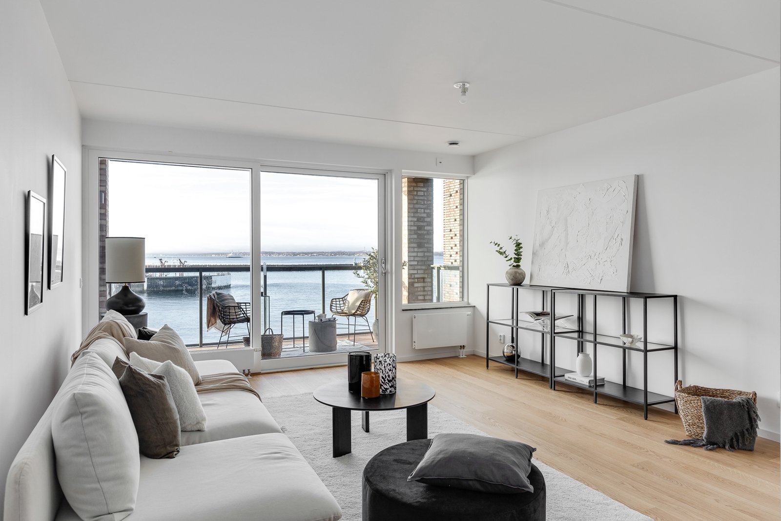 Vardagsrum med sagolik utsikt