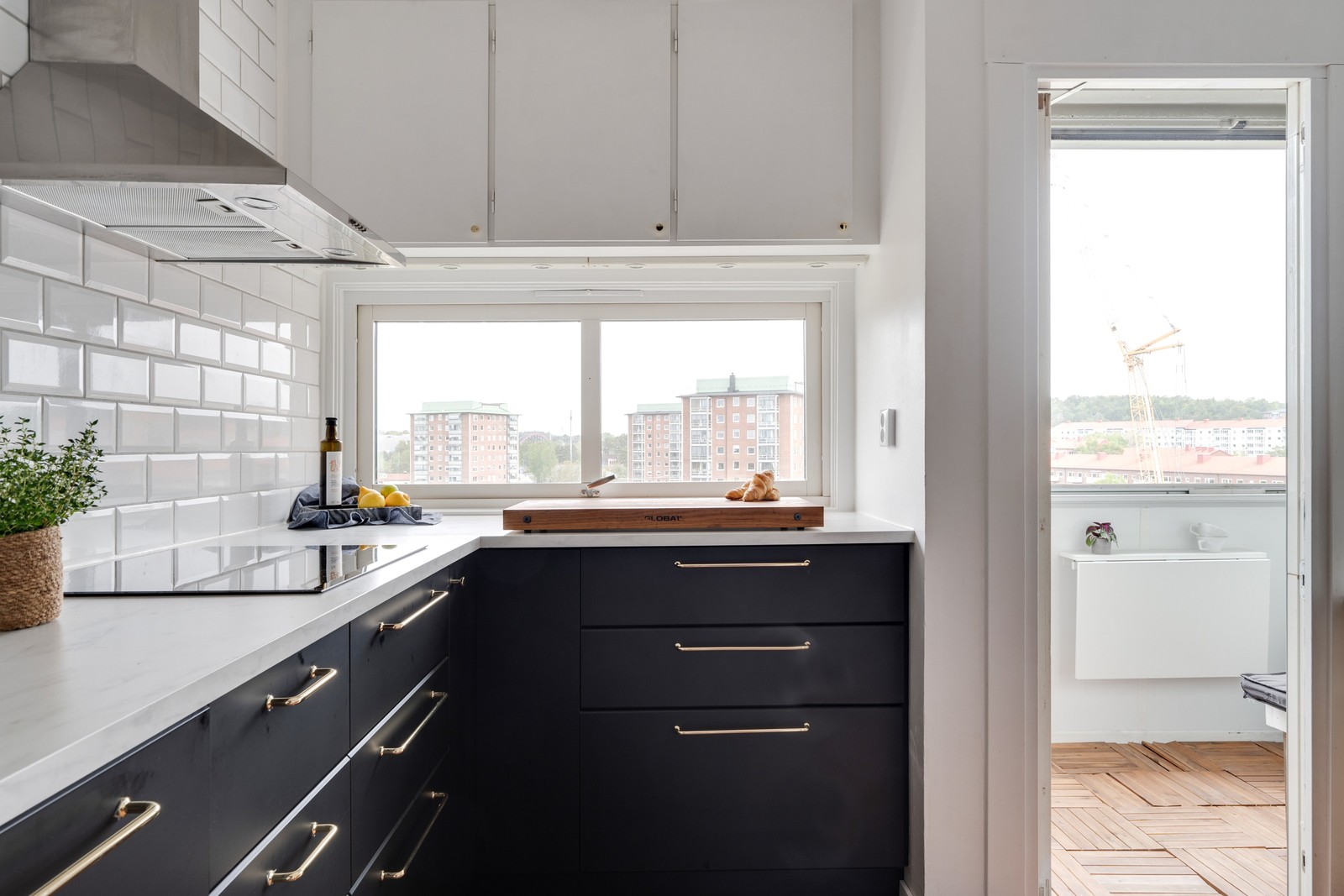 Snart kommer denna stilrena gaveltvåa att erbjudas på populära Fagottgatan 8...