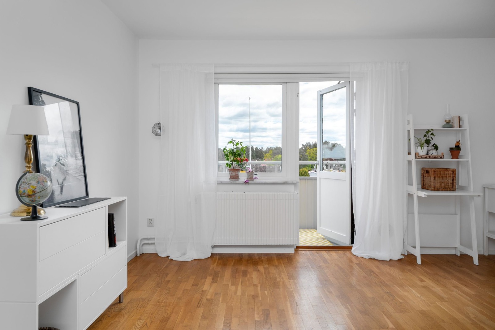 Vardagsrum mot balkong