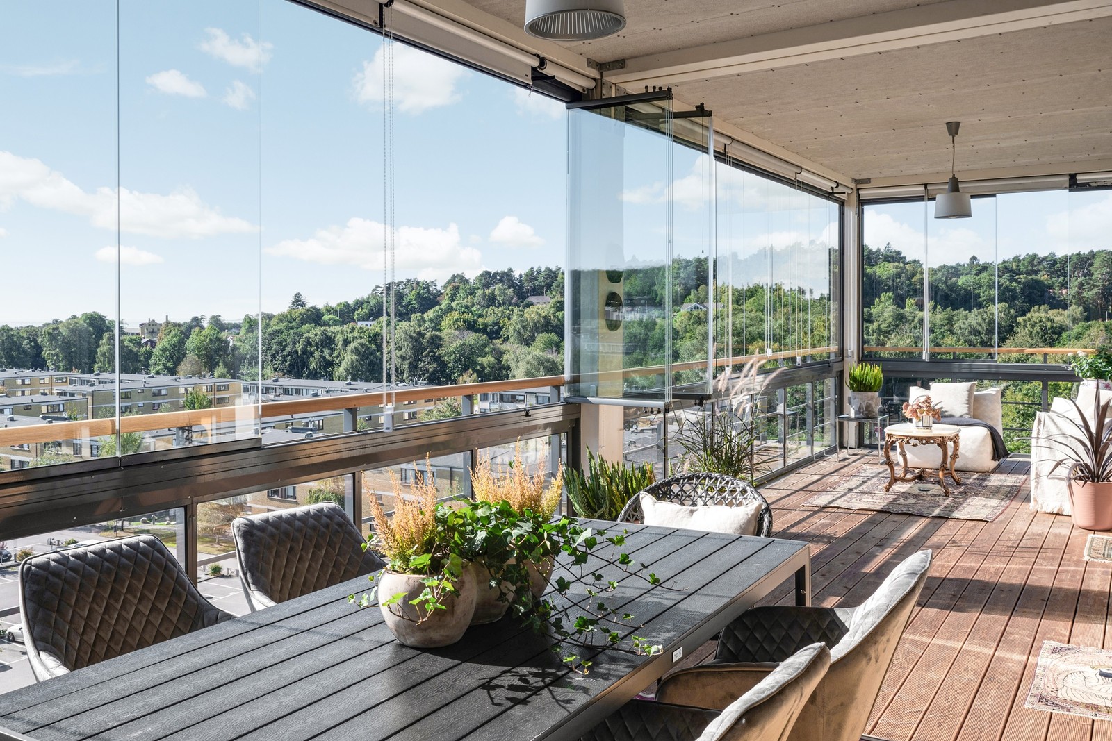 Varmt välkomna att förälska er i denna unika takvåning på Stomvägen 10