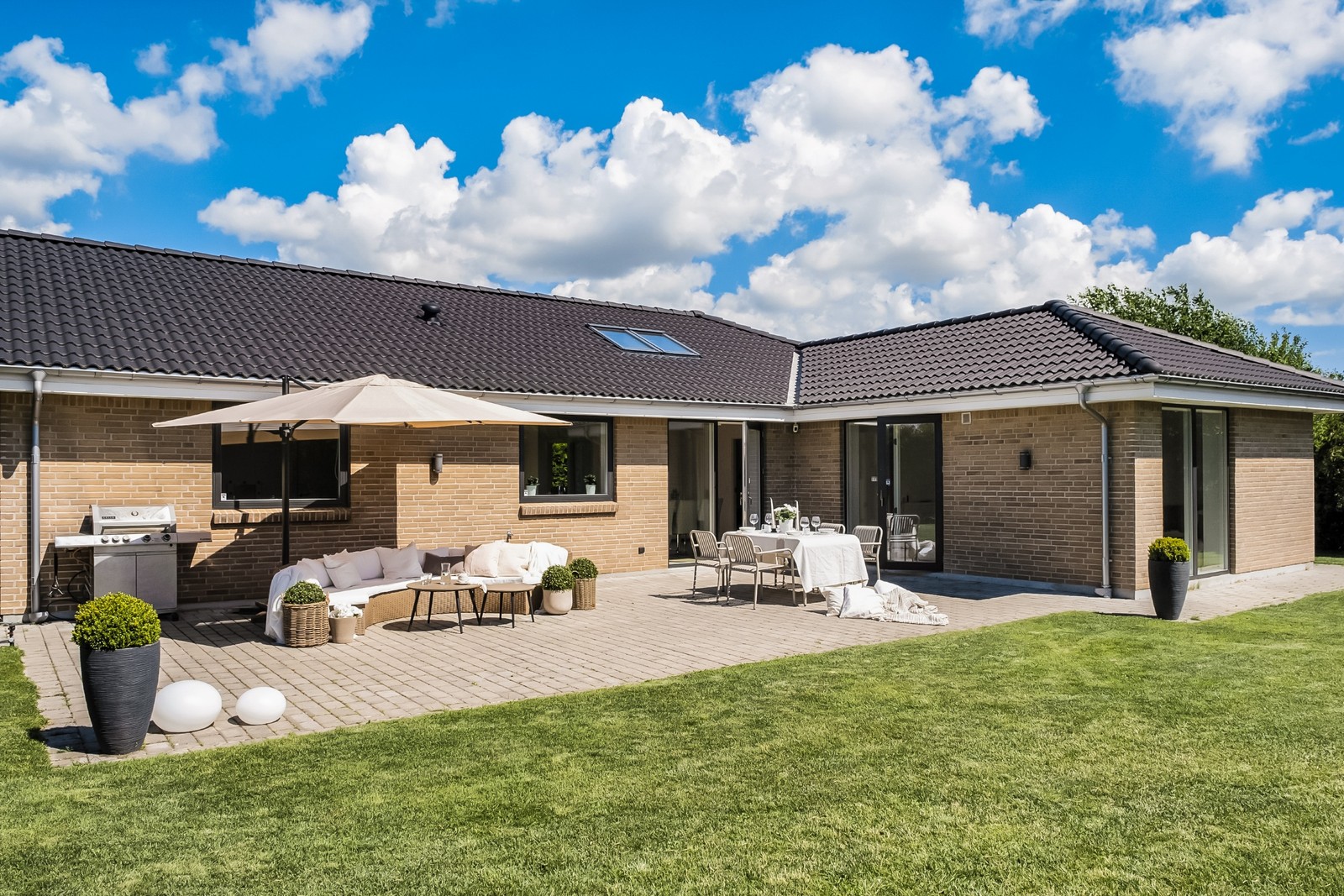 Underbar tomt med stor altan mot söder