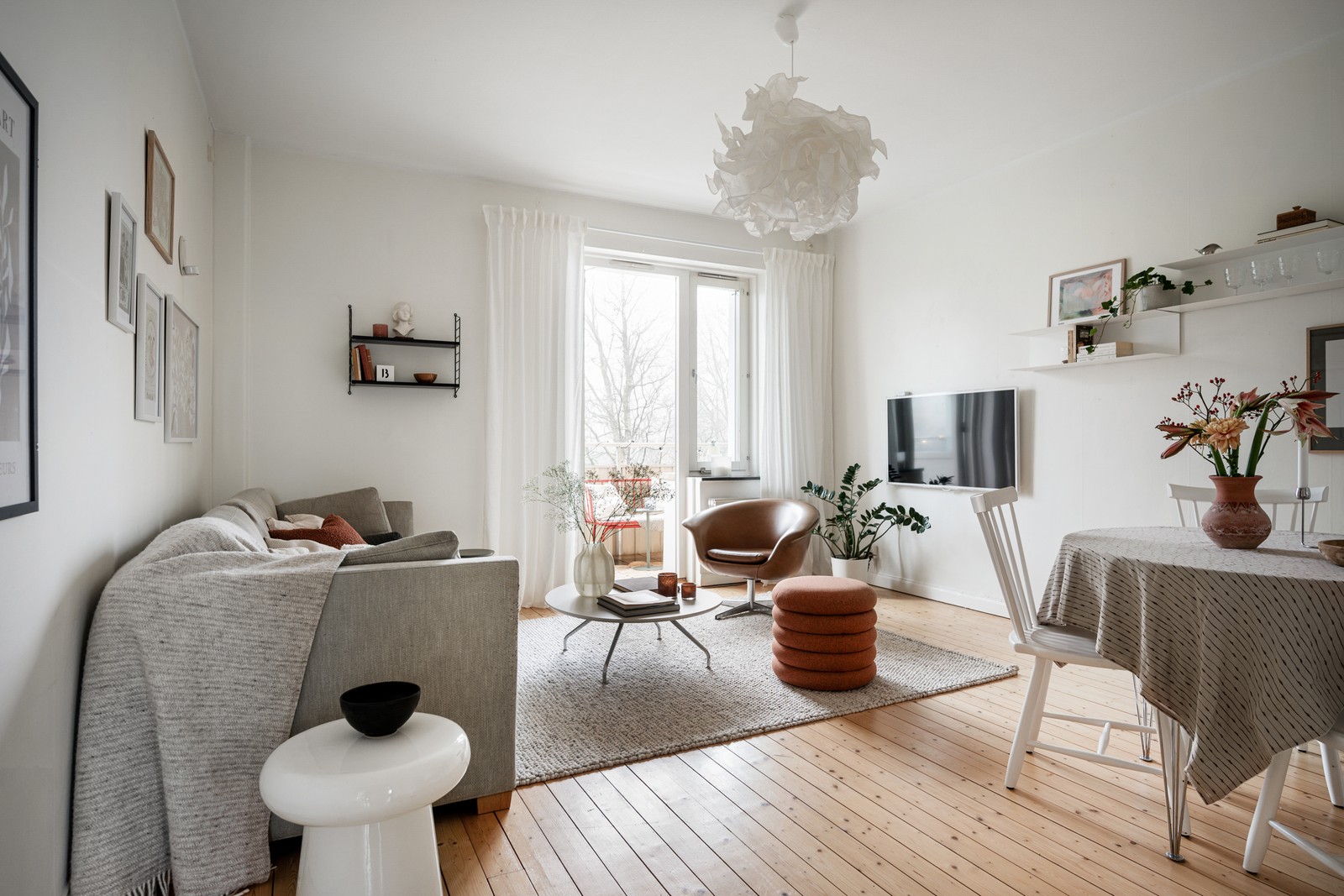 Varmt välkomna till Kobergsgatan och denna trivsamma pärla