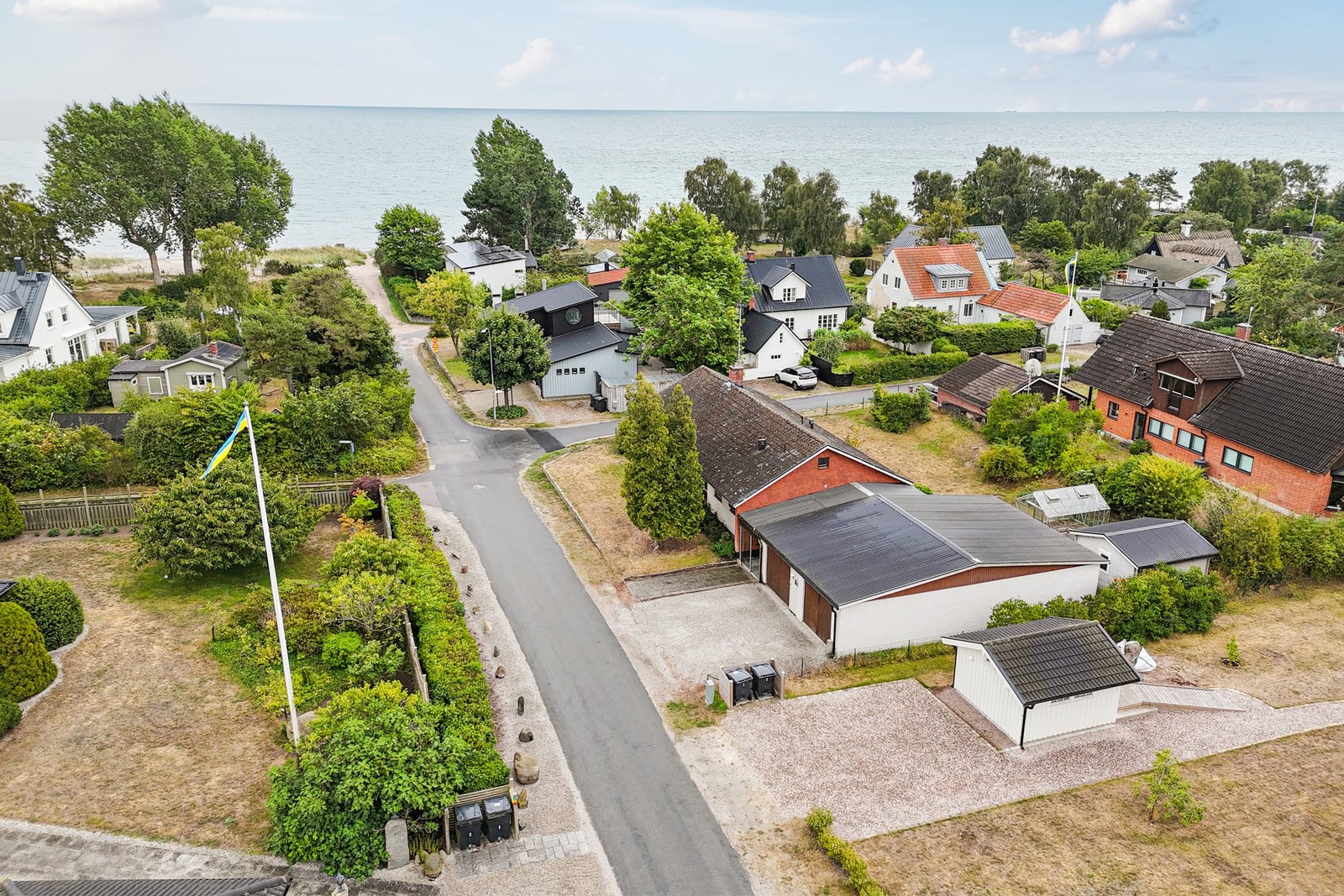1-plansvilla med källare på bästa läge alldeles i närheten av Beddingestrands fina sandstrand