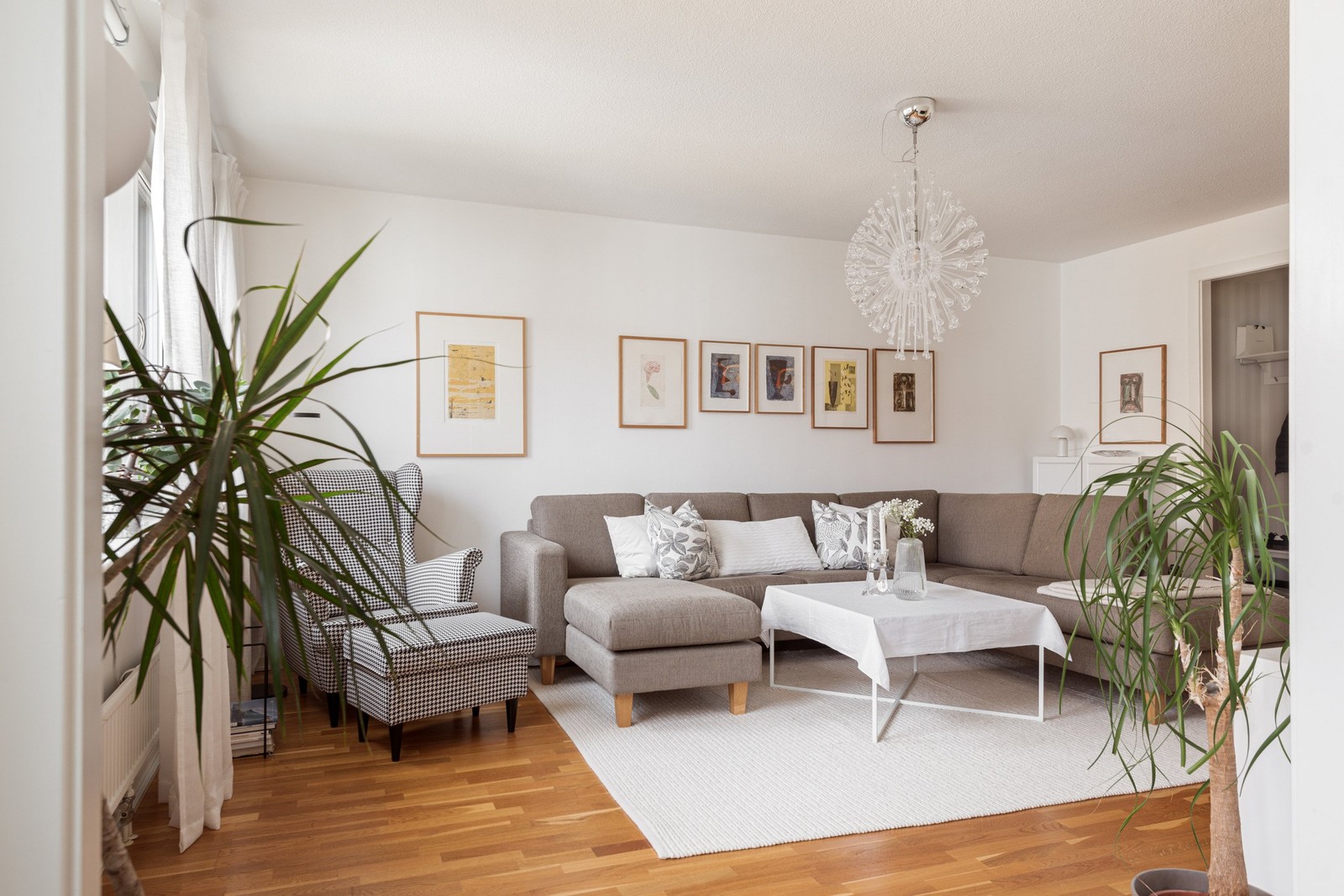 Ljust och rymligt vardagsrum