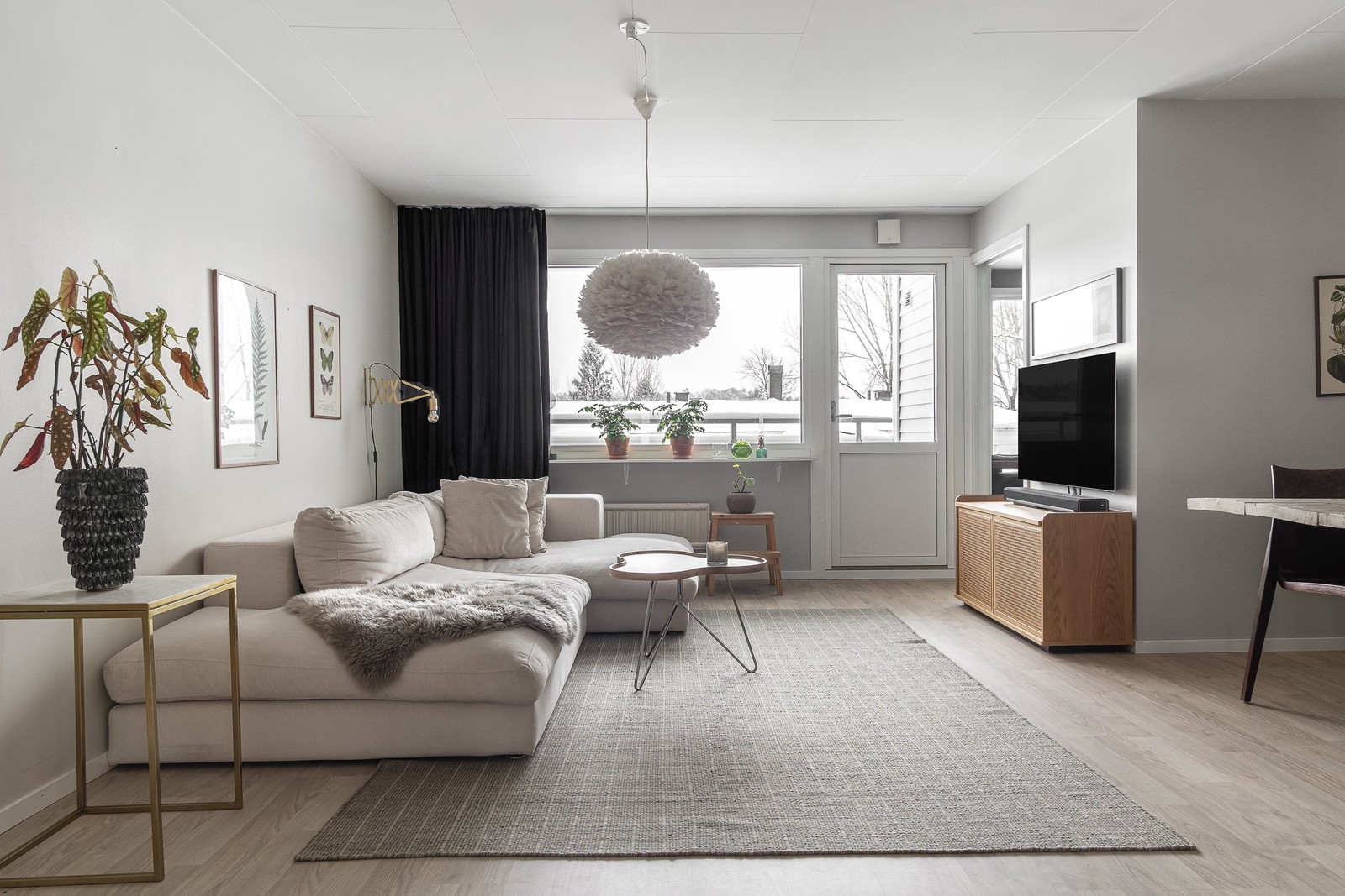 Radhus i mycket fint skick, här är det verkligen bara att flytta rakt in och trivas