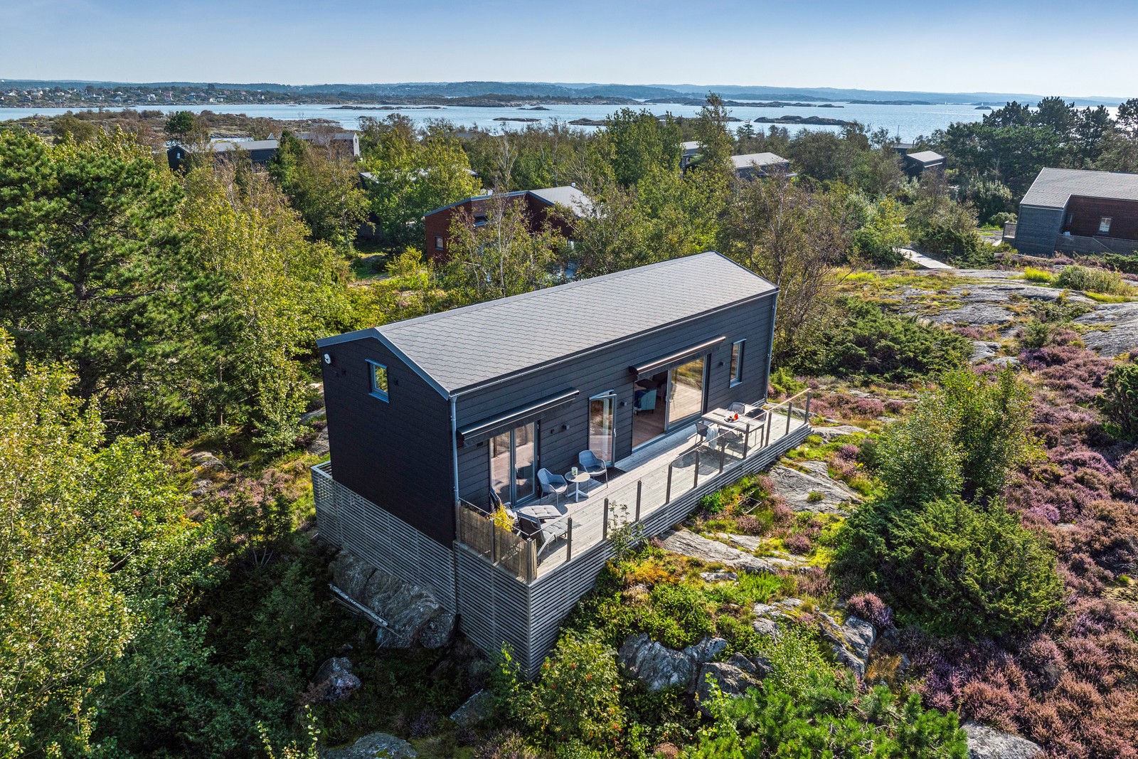 Med ostört & naturnära läge ges här en unik möjlighet att förvärva hus nr 47 på populära Knarrholmen