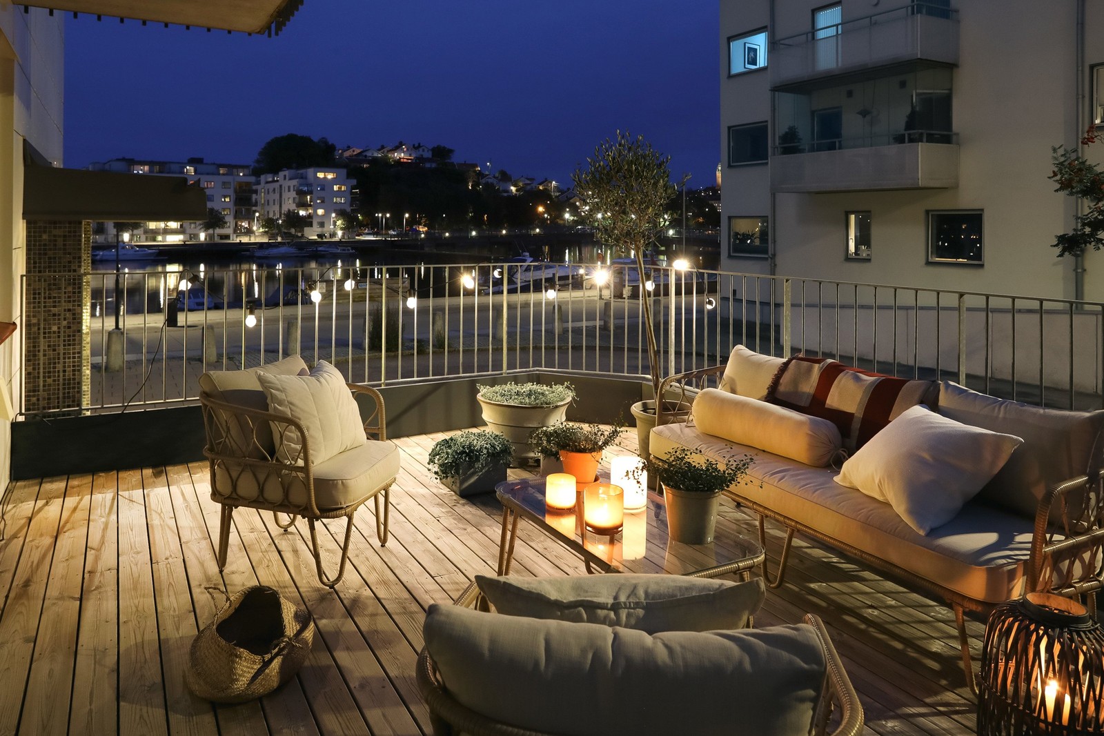 Spendera mysiga sommarkvällar på uteplatsen