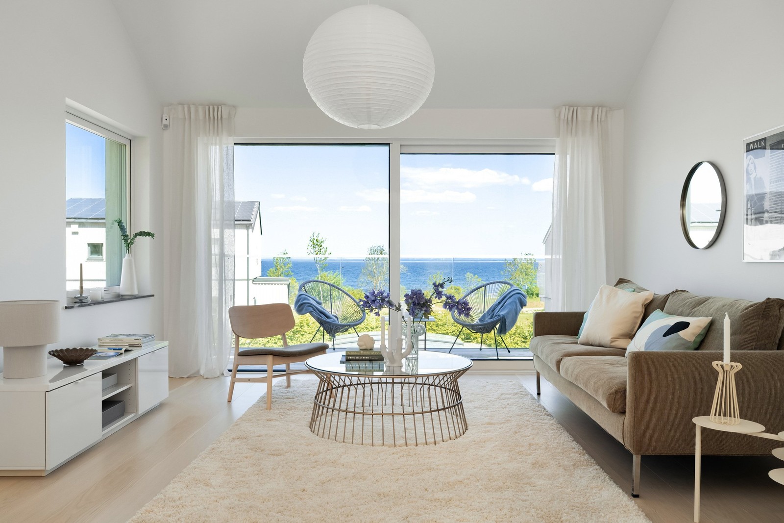 Ett ljuvligt boende med ljus, rymd och utsikt