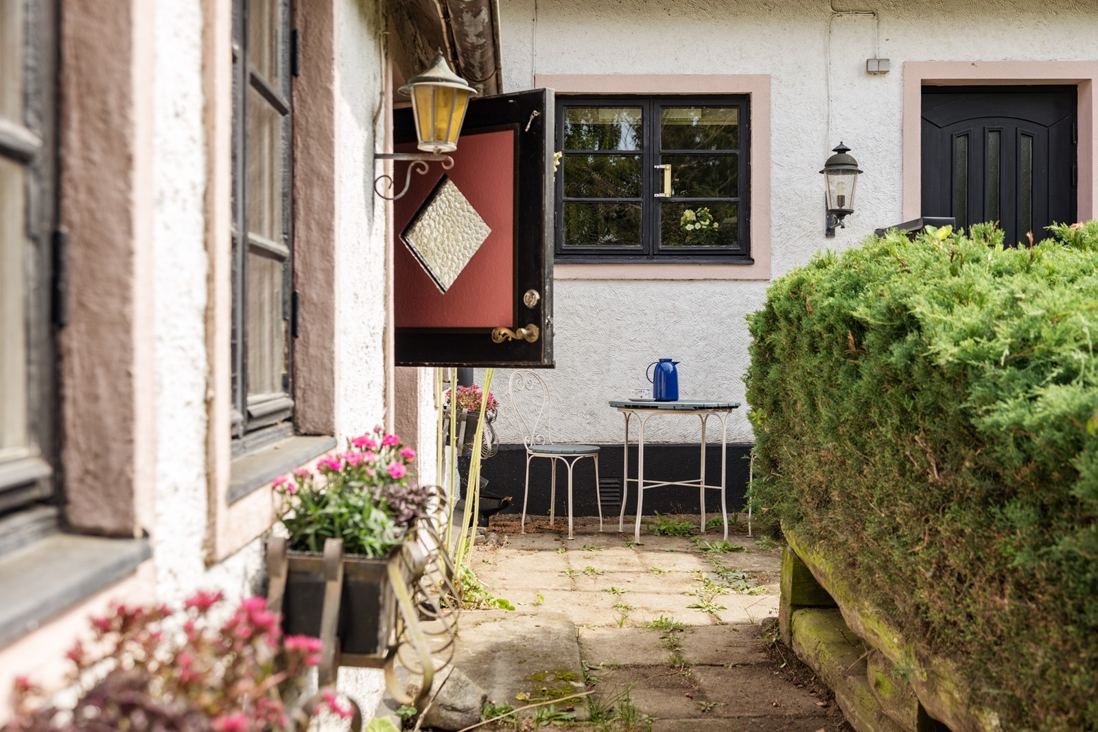 Tvådelad ytterdörr - en av många charmiga attribut