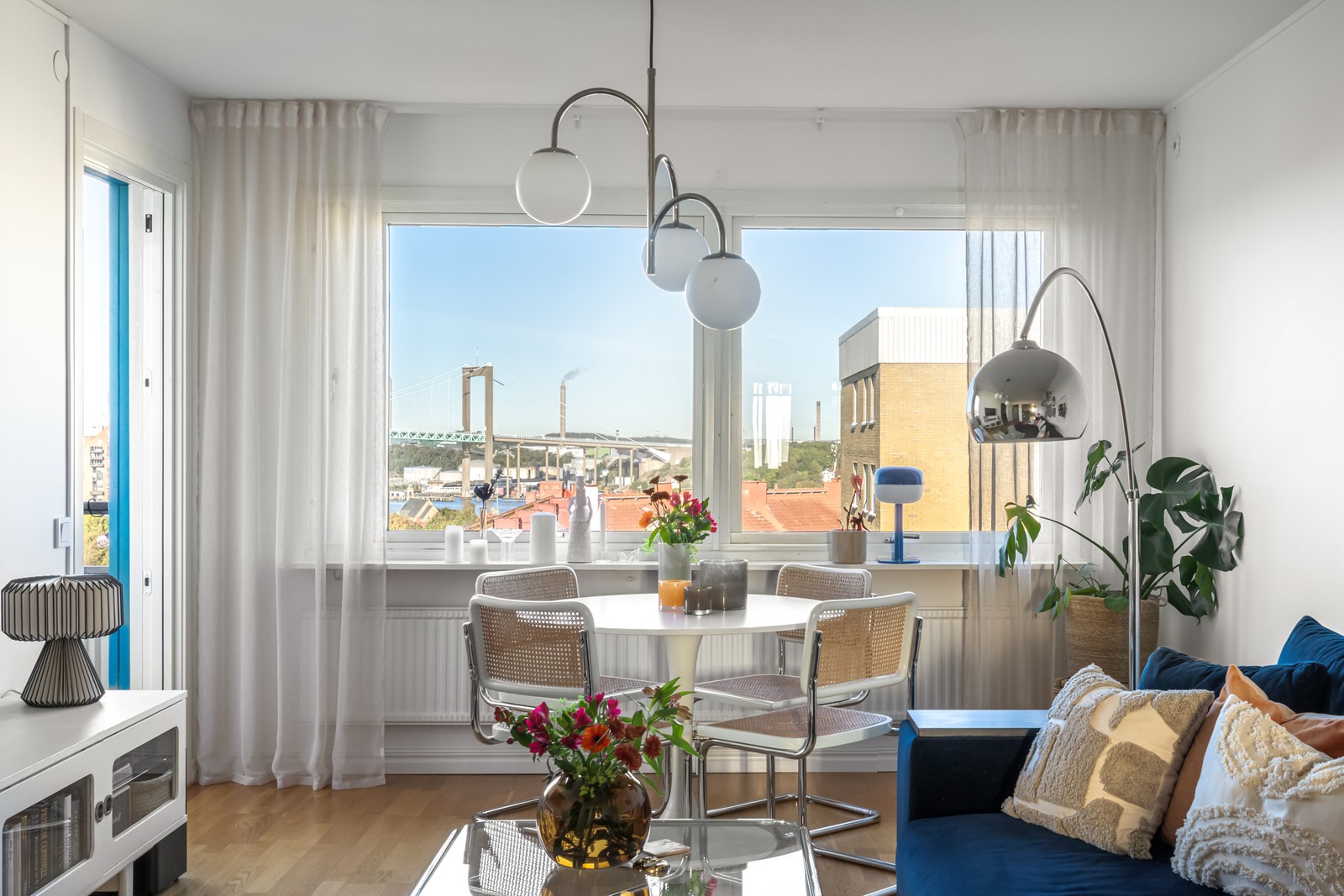 Välkommen till denna mysiga tvåa med slående utsikt!