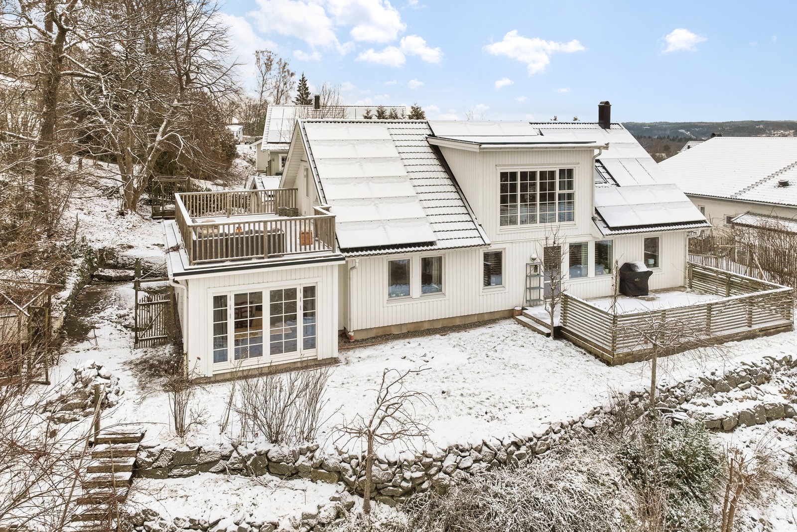 Väl underhållen villa på högt och fritt läge i omtyckta  Dränsered, Floda