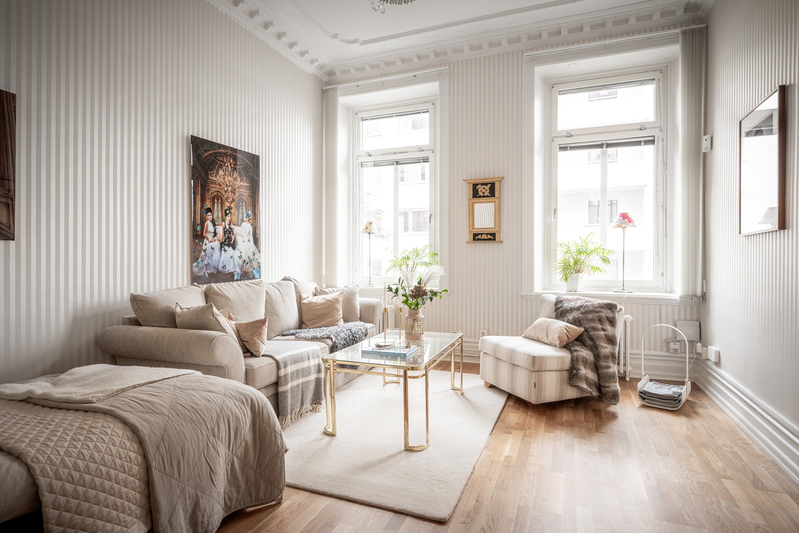 Bjurfors Century presenterar nu en hänförande bostad i anrik fastighet.