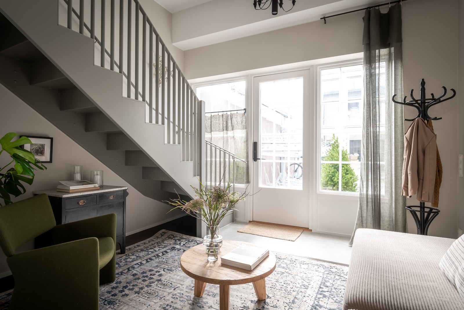 Välkomna till ett unikt Town House med en spektakulär disponering i två våningsplan