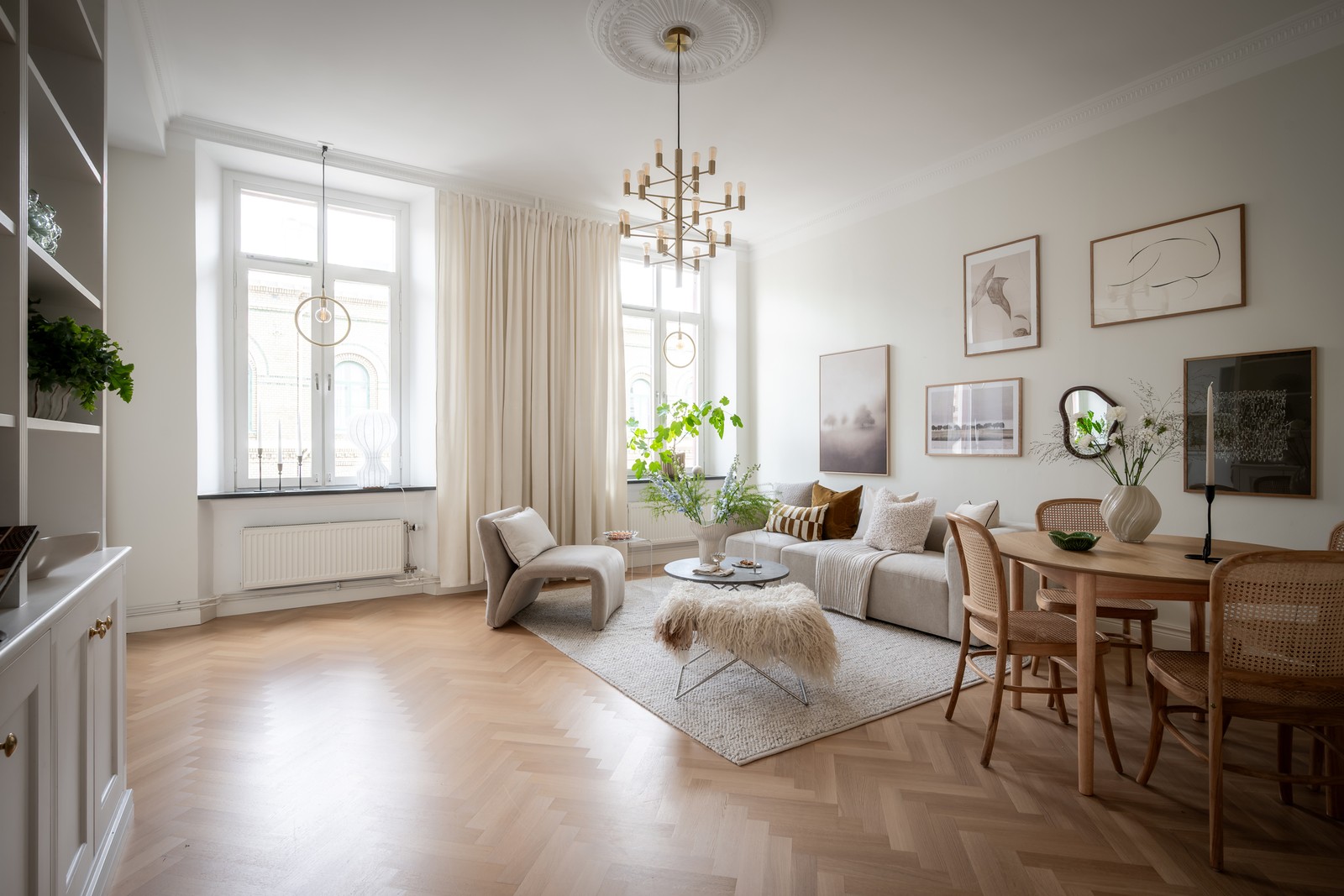 Bjurfors Century presenterar en fin vasatrea på tredje våningen