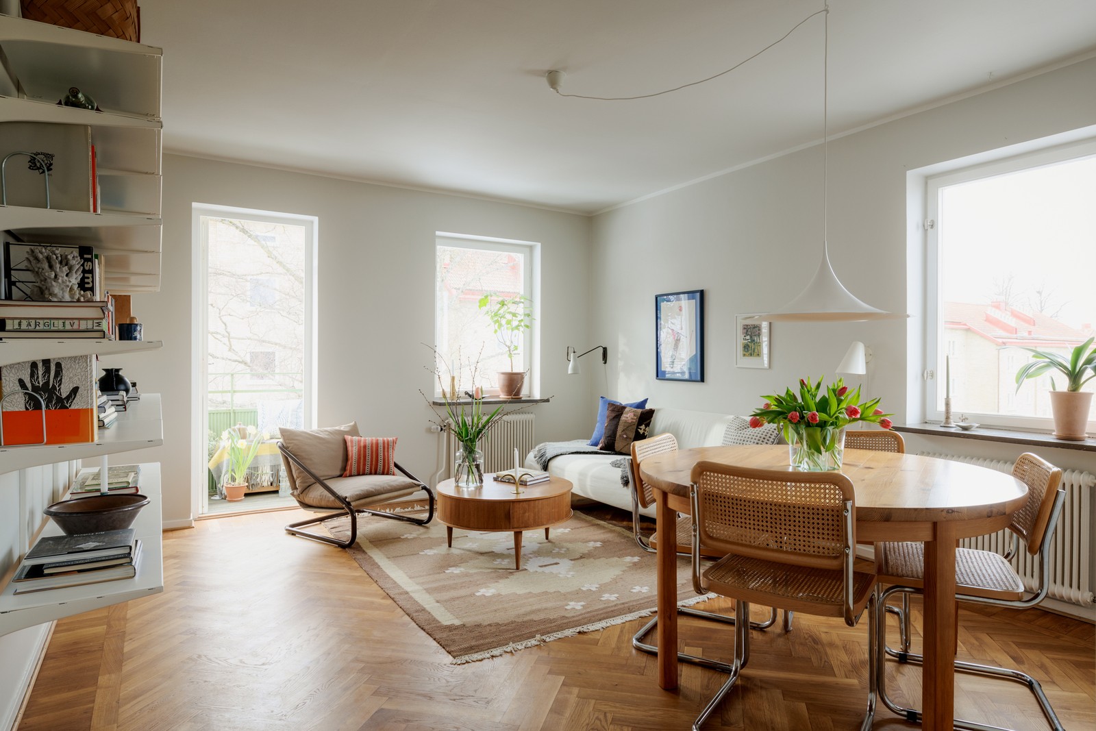 Varmt välkomna till denna förtjusande gaveltvåa på Toppsegelsgatan 11