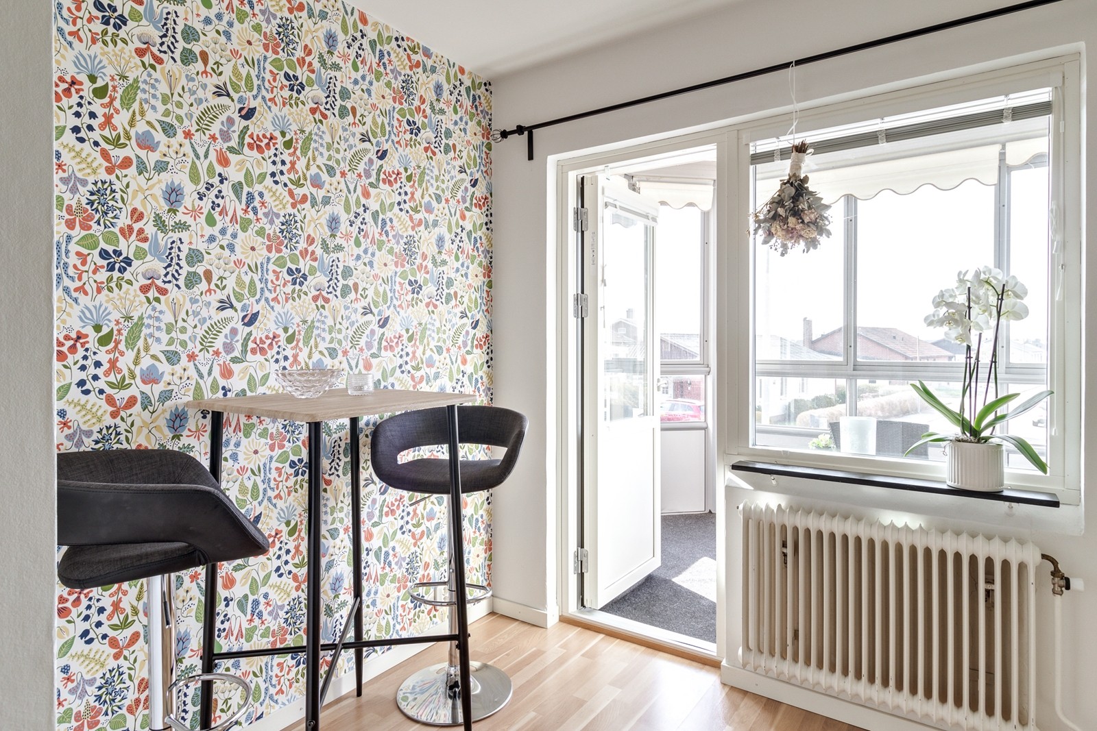 Med plats för "vanligt" köksbord om man önskar