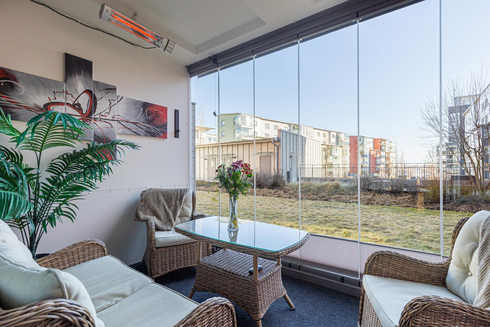 Fantastiskt inglasat uterum med mälarvy!