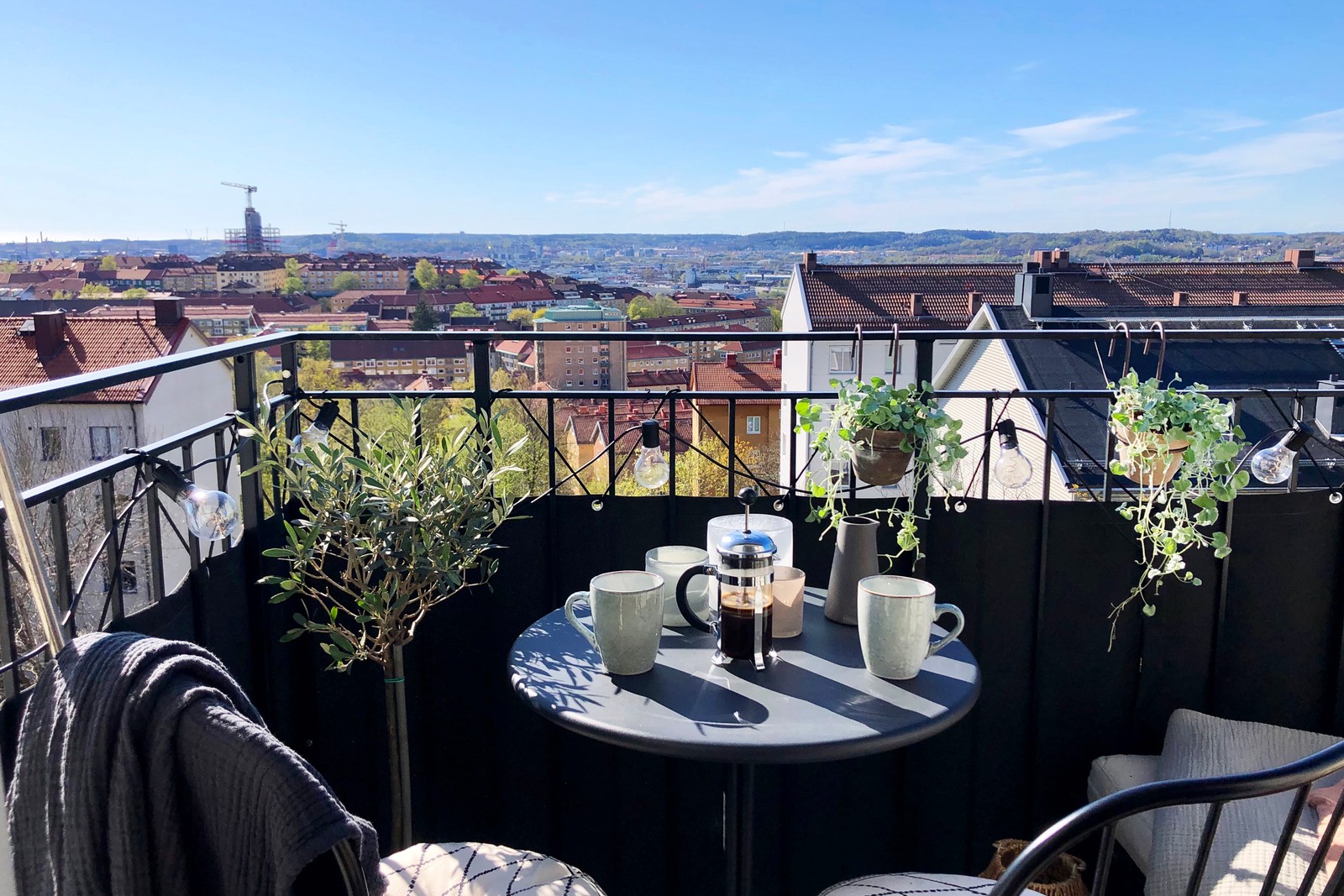 Njut av eftermiddagskaffet till denna underbara utsikt