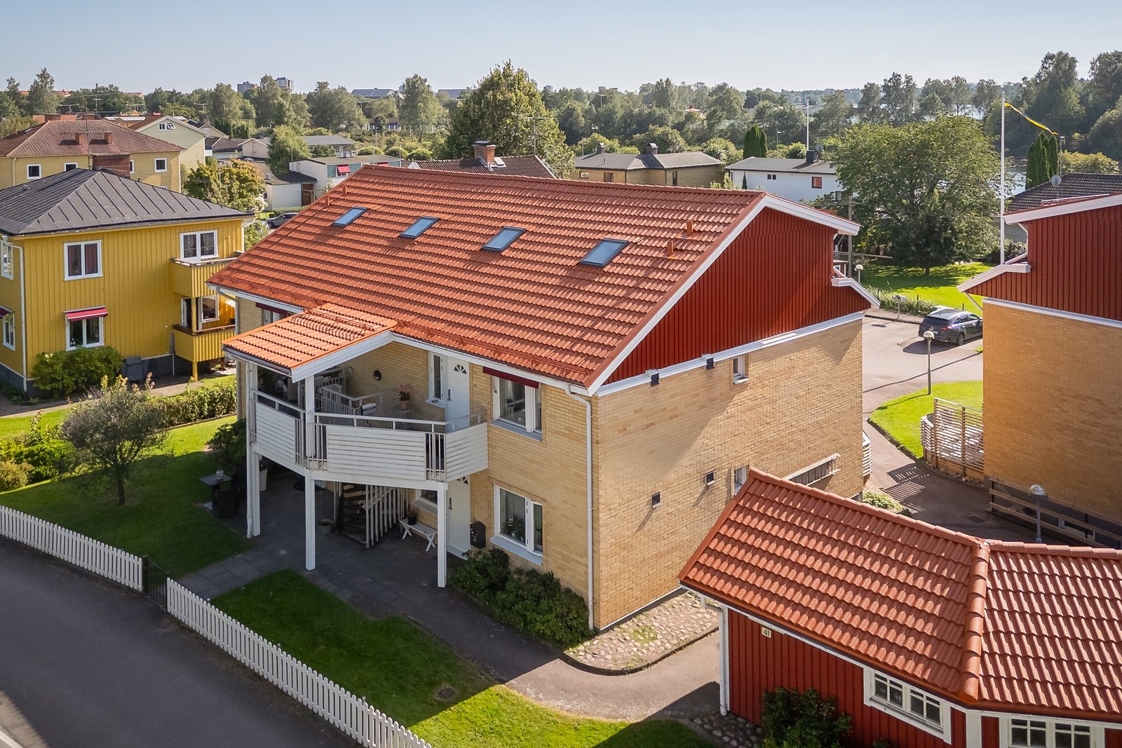 Villa miljö och lätt skött bostad med trevliga grannar!