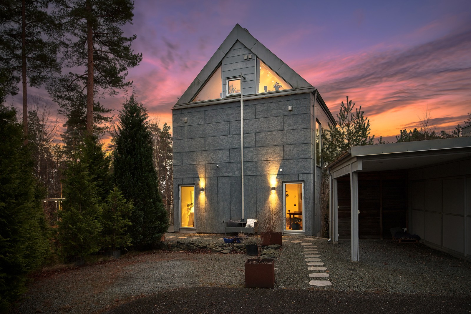 Välkommen till denna praktfulla villa i Norra Hallsås