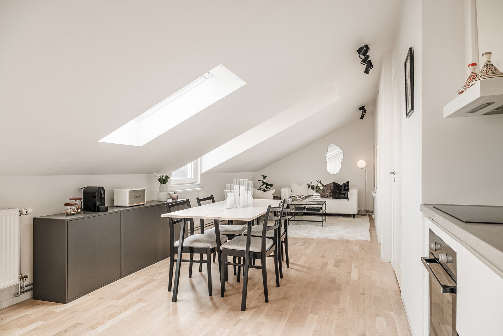 Välkommen hem! Öppen planlösning mellan kök och vardagsrum