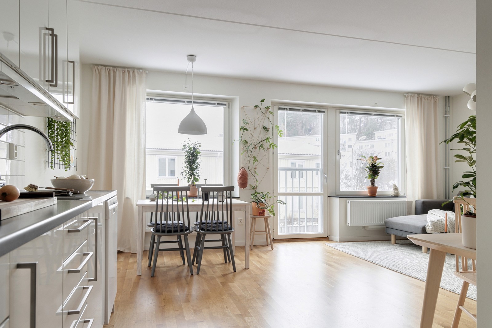 Välkomna till denna välplanerade etta i Toltorp