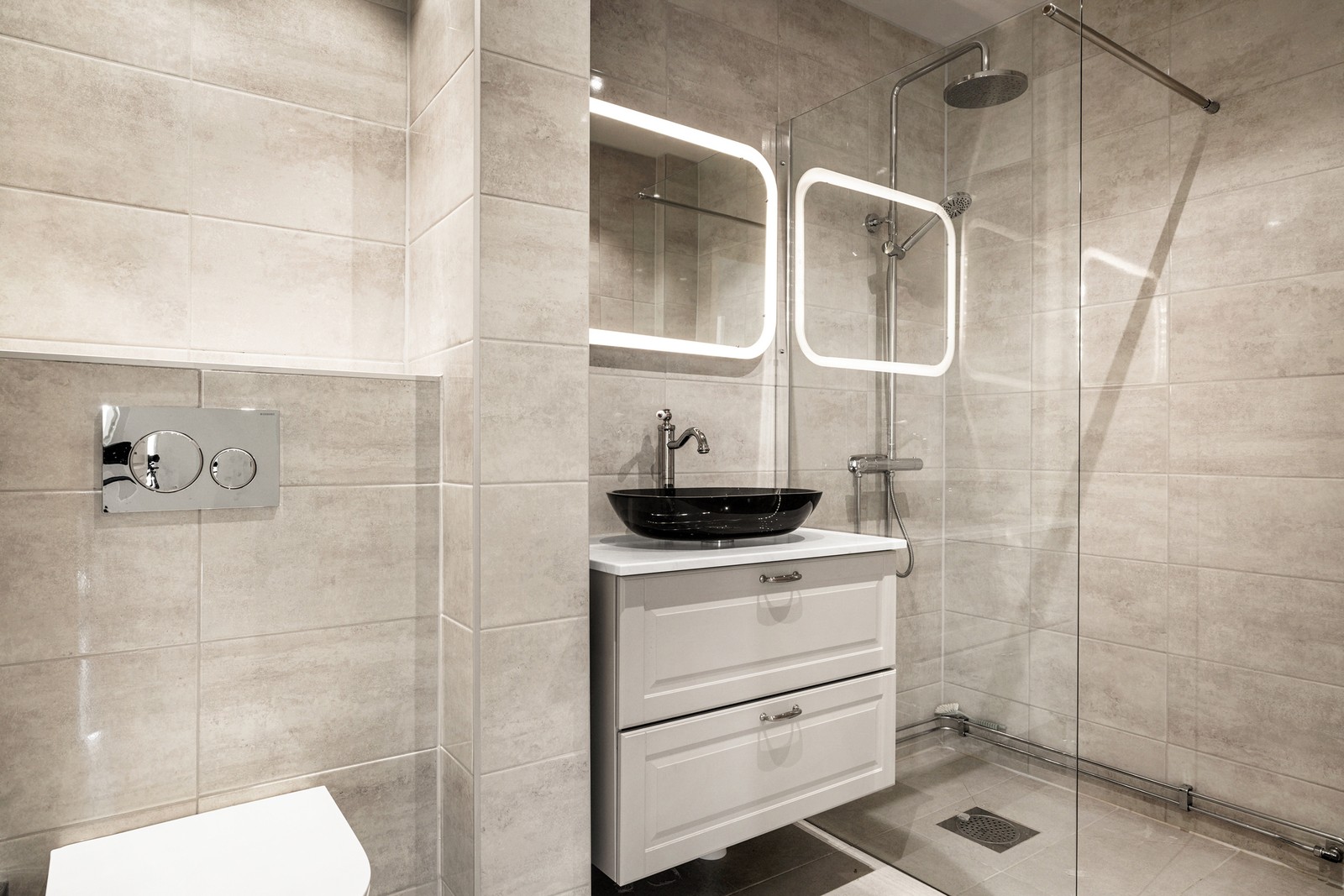 Helt nytt utbyggt badrum.