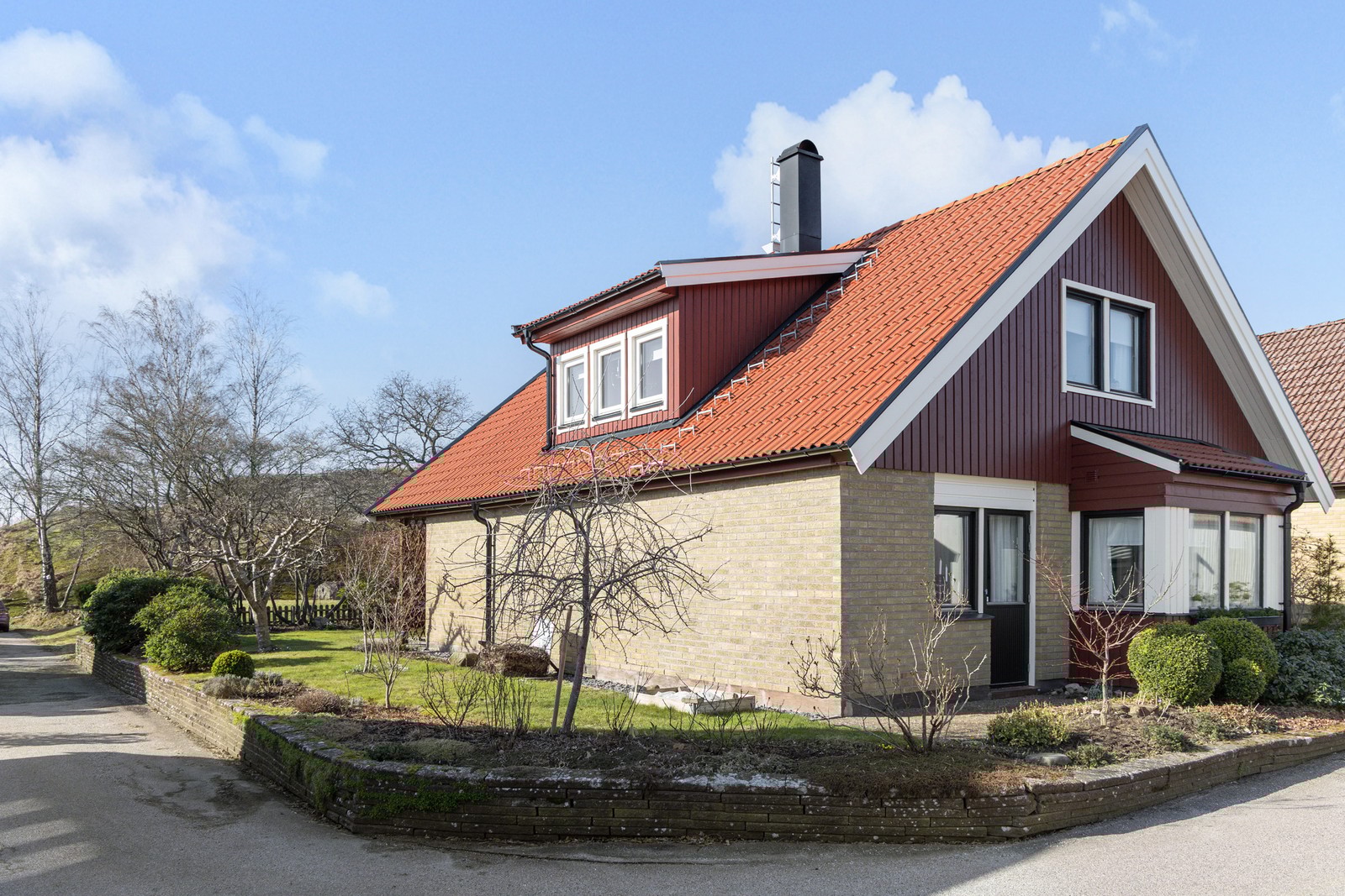 Välkomna till detta trivsamma hus i Stensjön