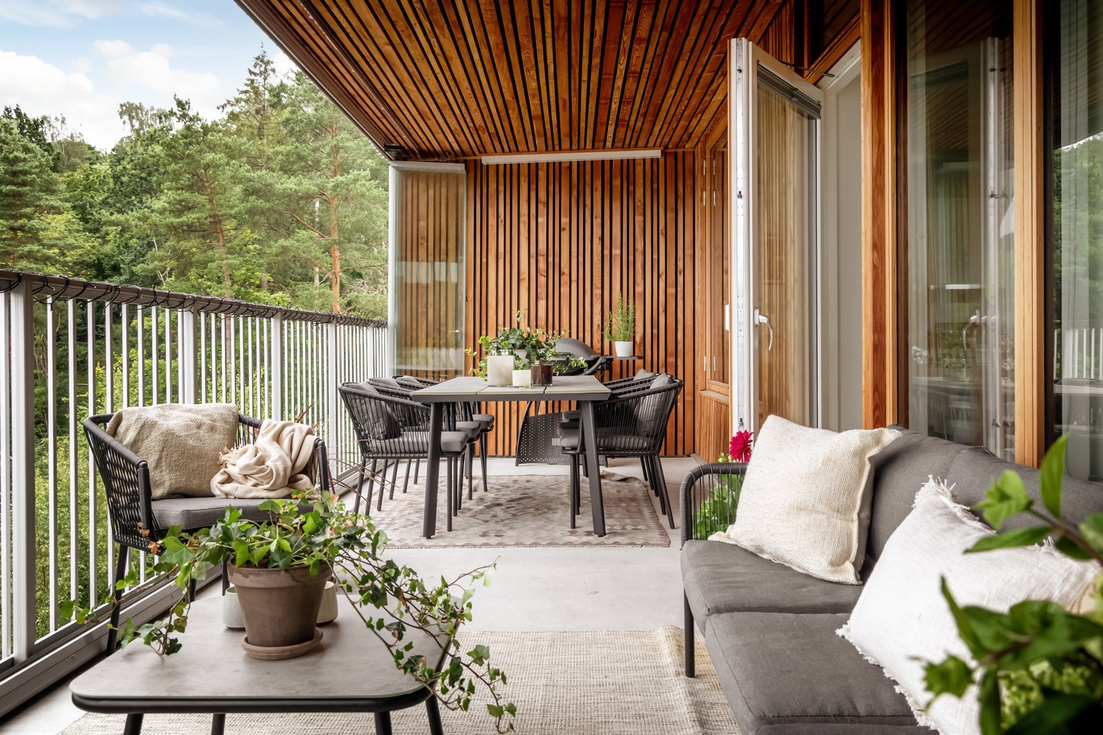 Välkomna till denna fantastiska fyra belägen näst högst upp i huset