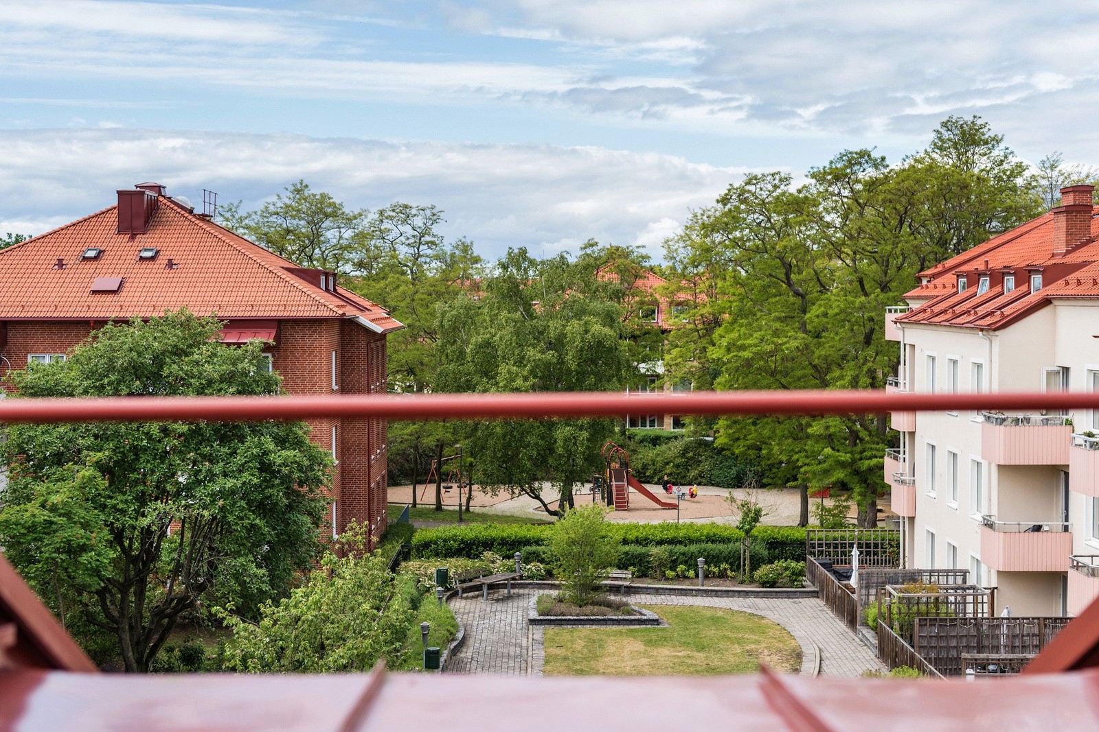 Njut av utsikten över den fina innergården