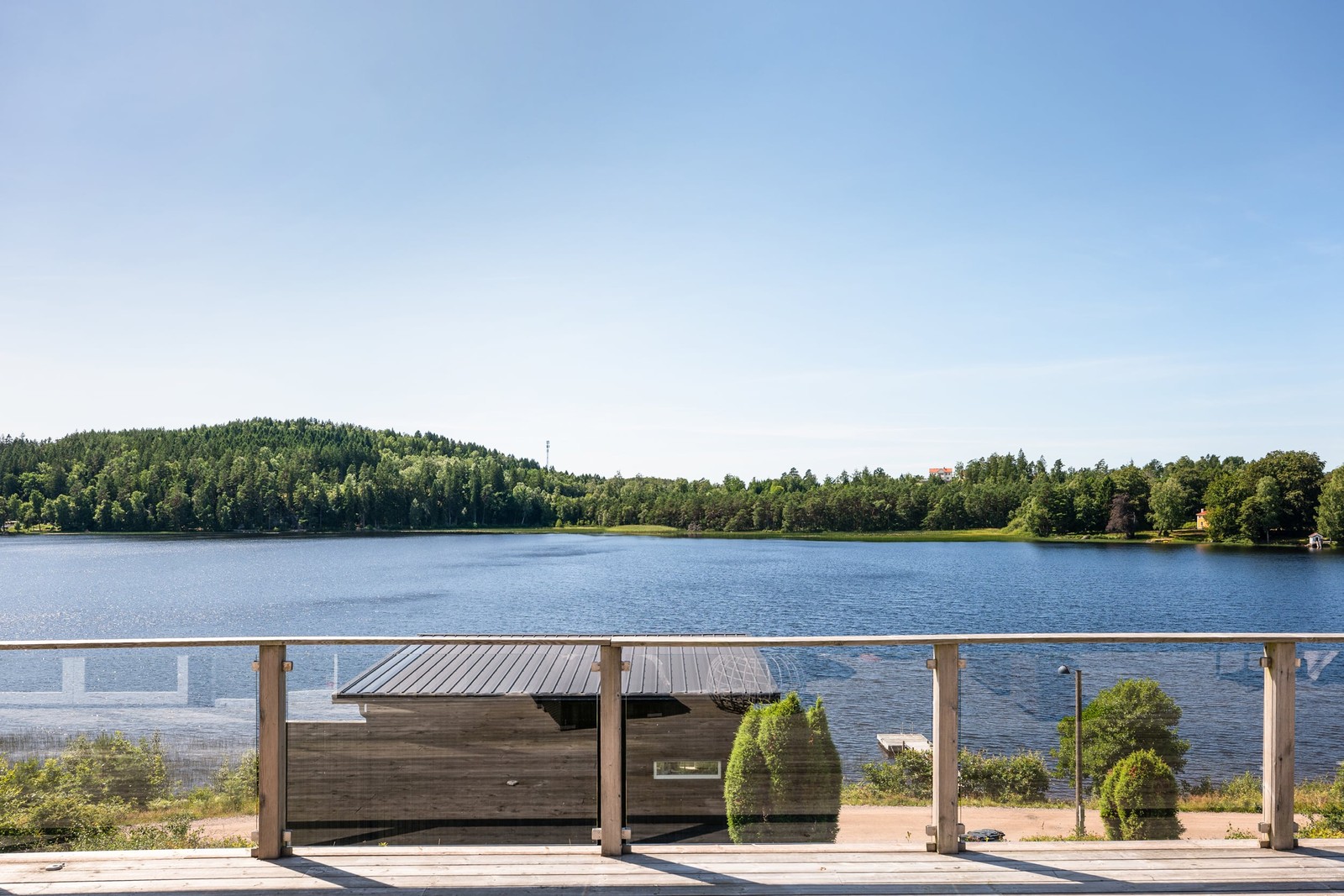 Utsikten från altanen är svårslagen