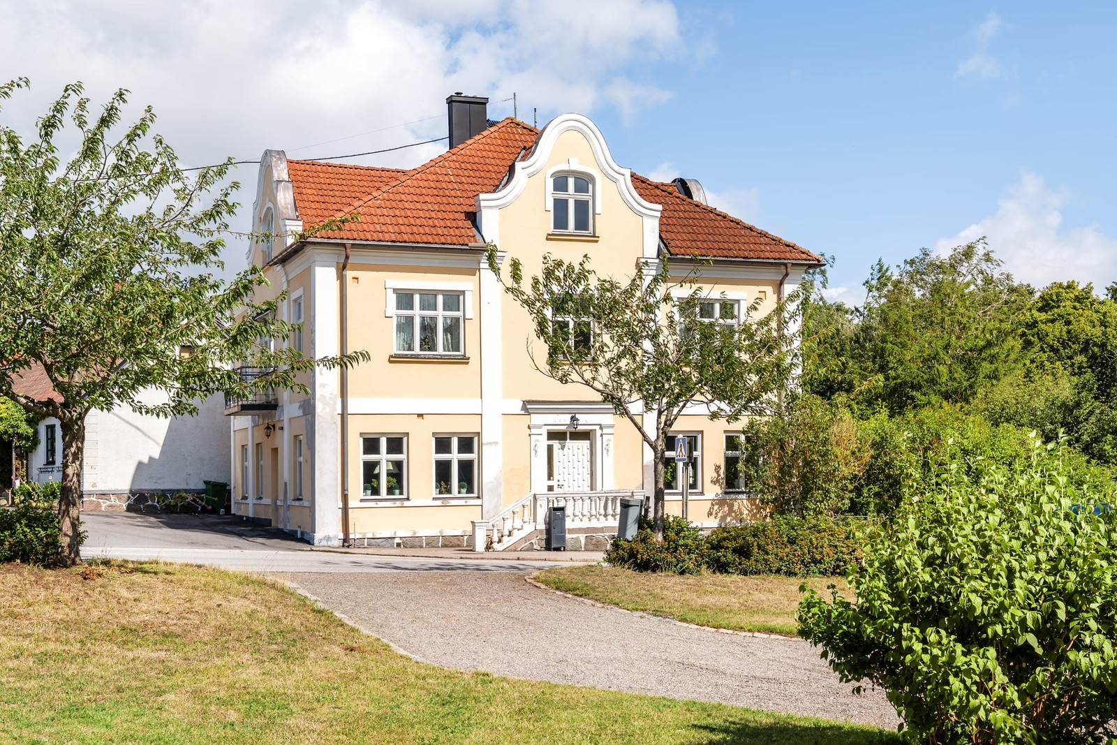 Ståtligt stenhus med unik utstrålning