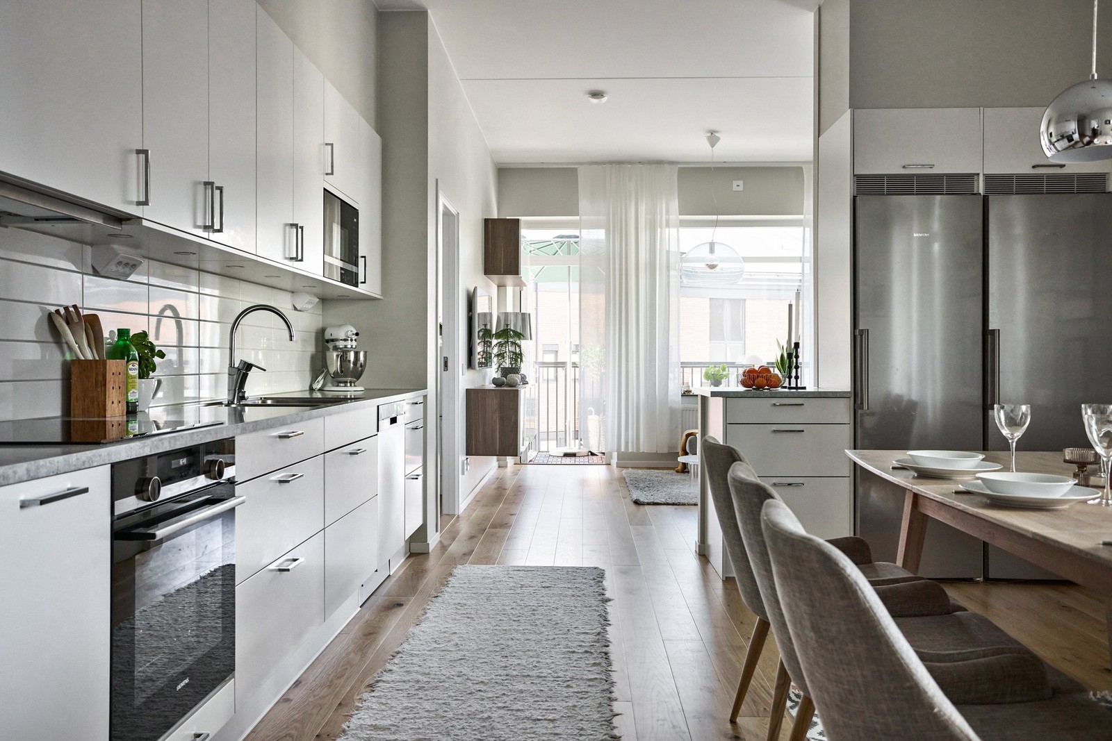 Välkommen till denna välplanerade trea om 74 kvm i Nya Hovås!