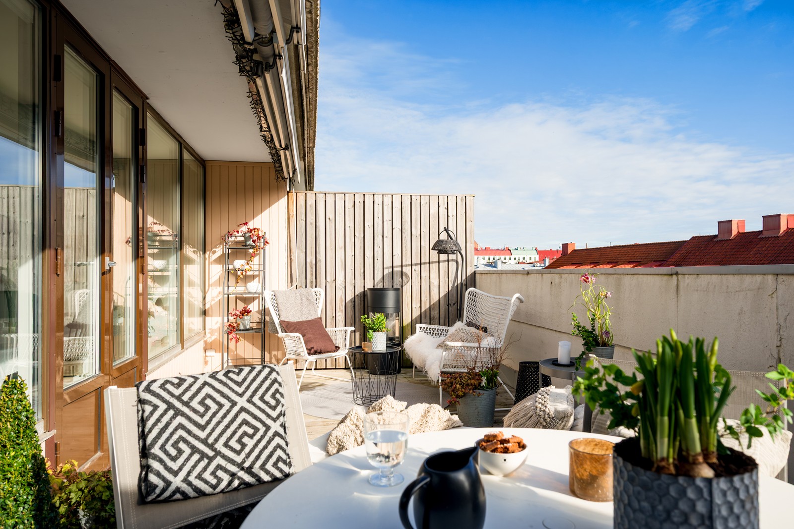 Unik terrasslägenhet högst upp i huset med utsikt över takåsarna