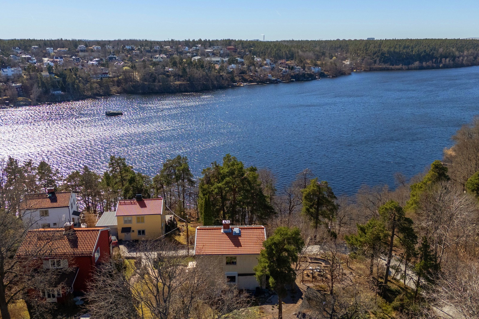 Hörntomt vid Järlasjön