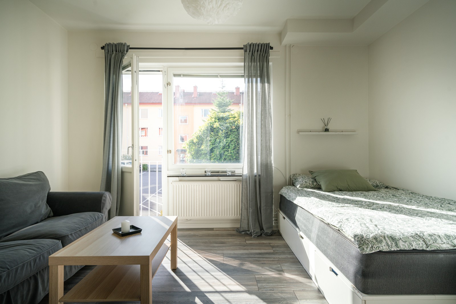 Välkomna till denna välplanerade etta i Bosgården