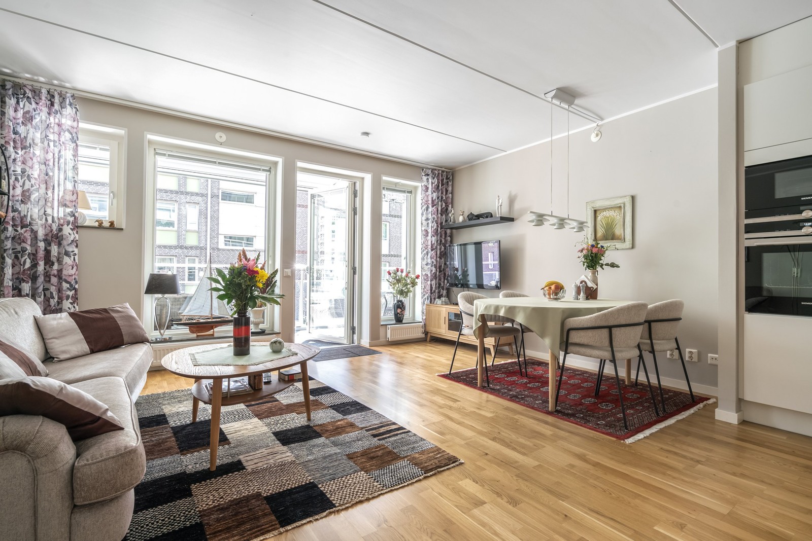 Ljuset flödar fint genom bostaden